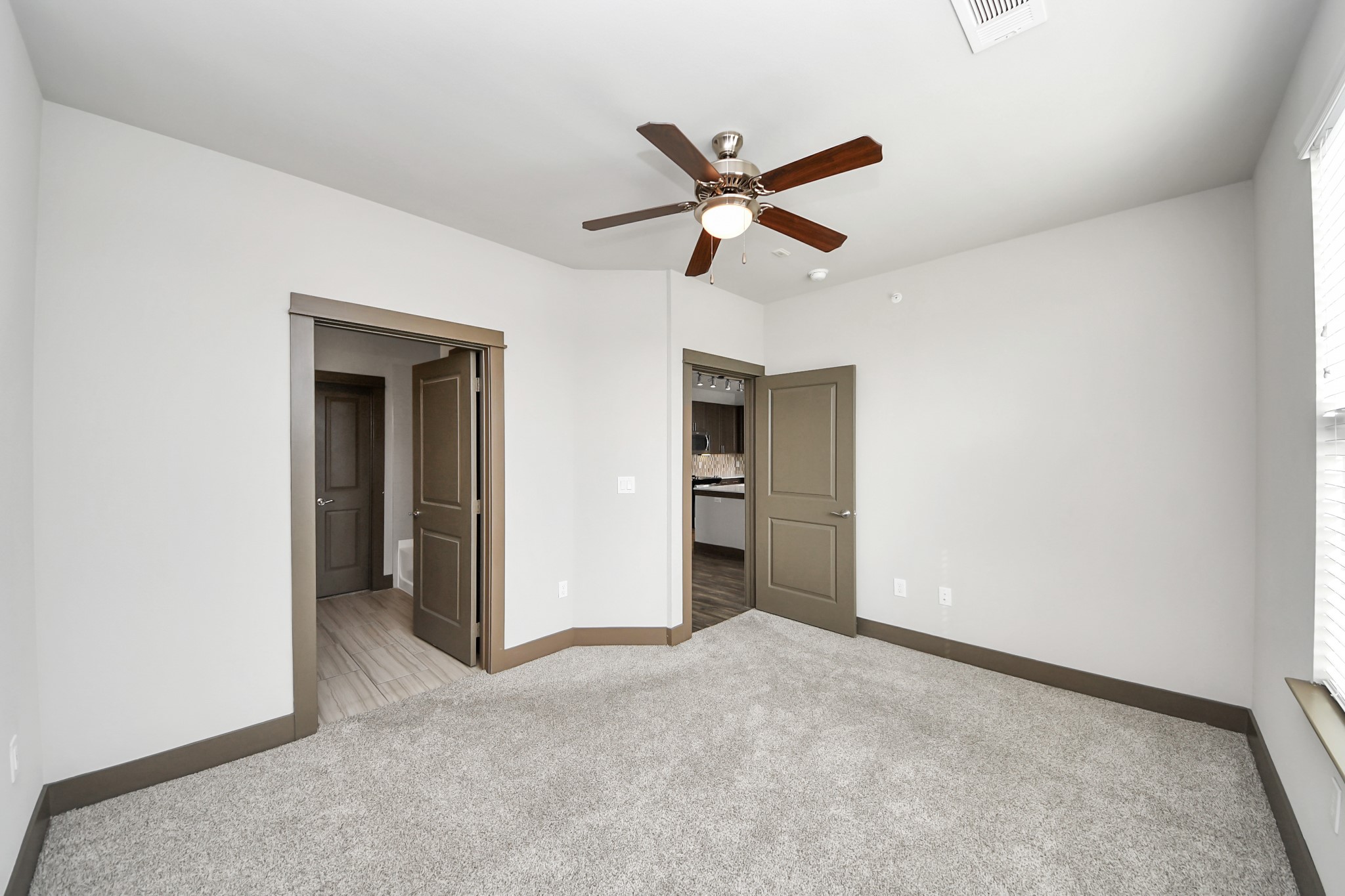 5454 Washington St Avenue 1334 Property Photo 24