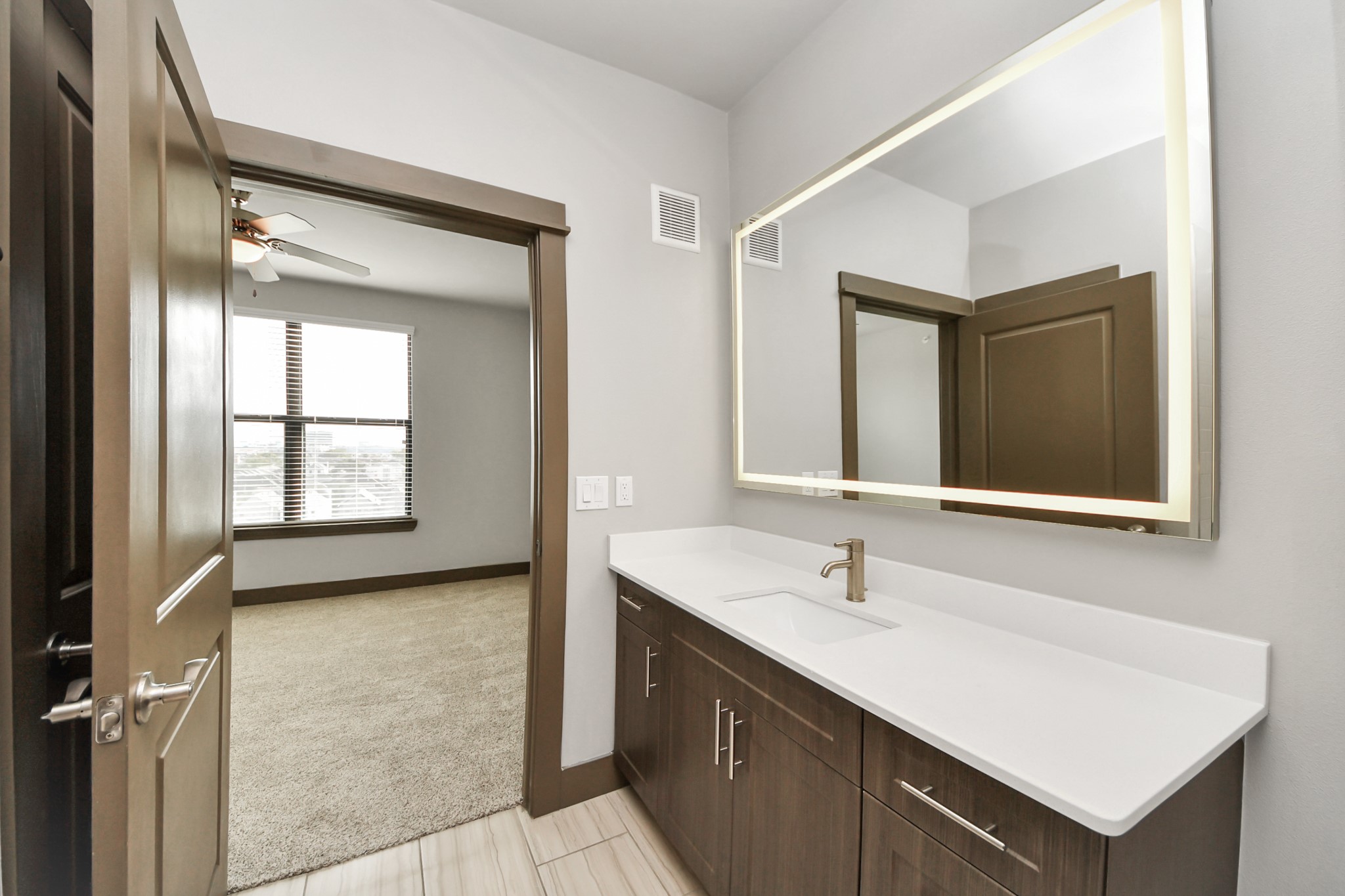 5454 Washington St Avenue 1334 Property Photo 25