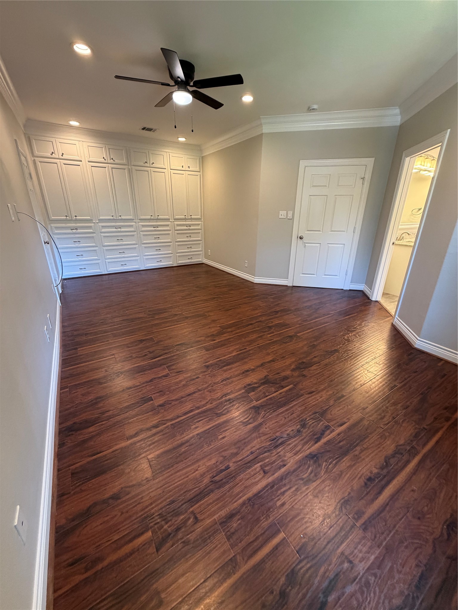 1523 Glen Oaks Drive Property Photo 2