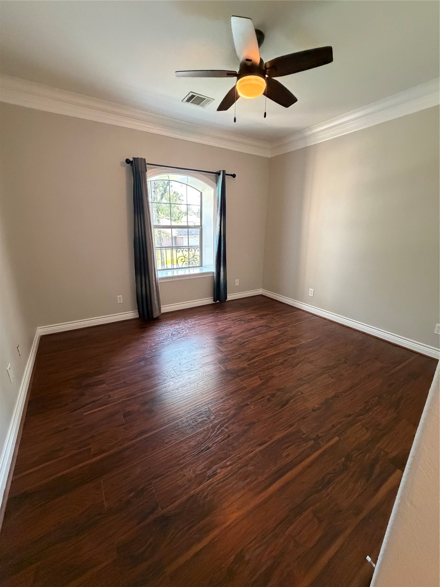 1523 Glen Oaks Drive Property Photo 3