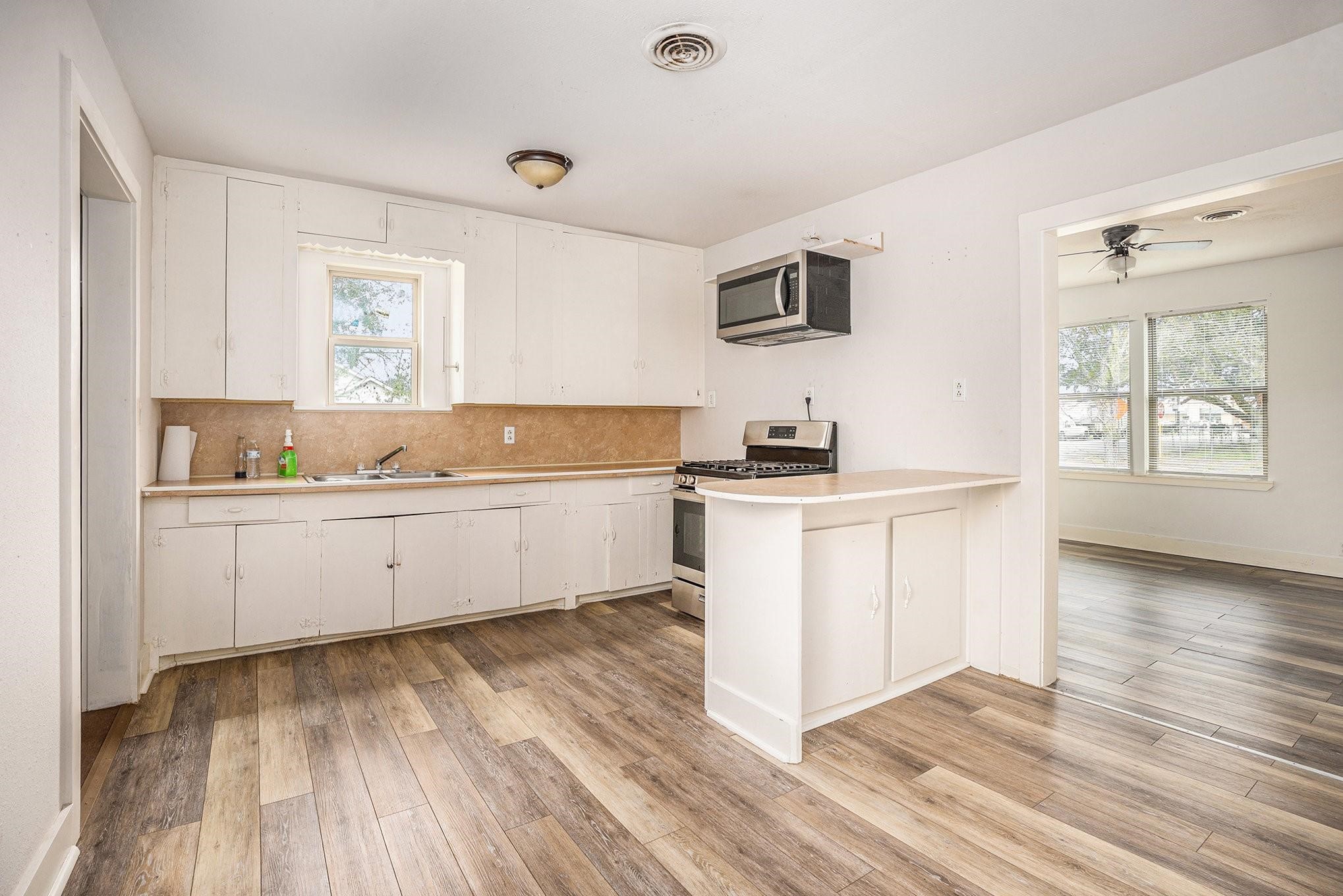 202 Beatrice Street Property Photo 6