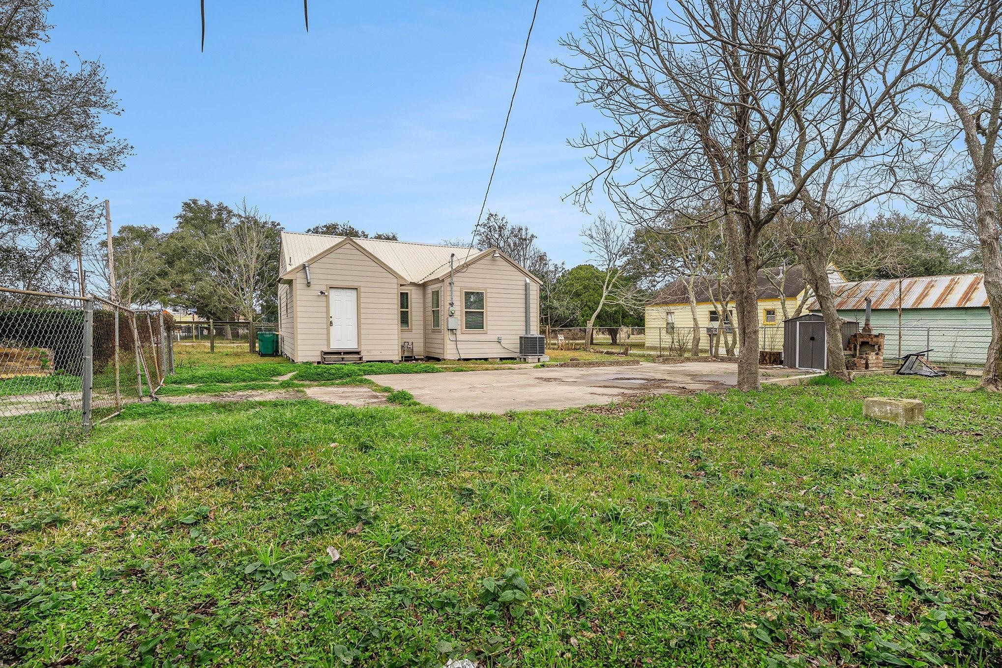 202 Beatrice Street Property Photo 14
