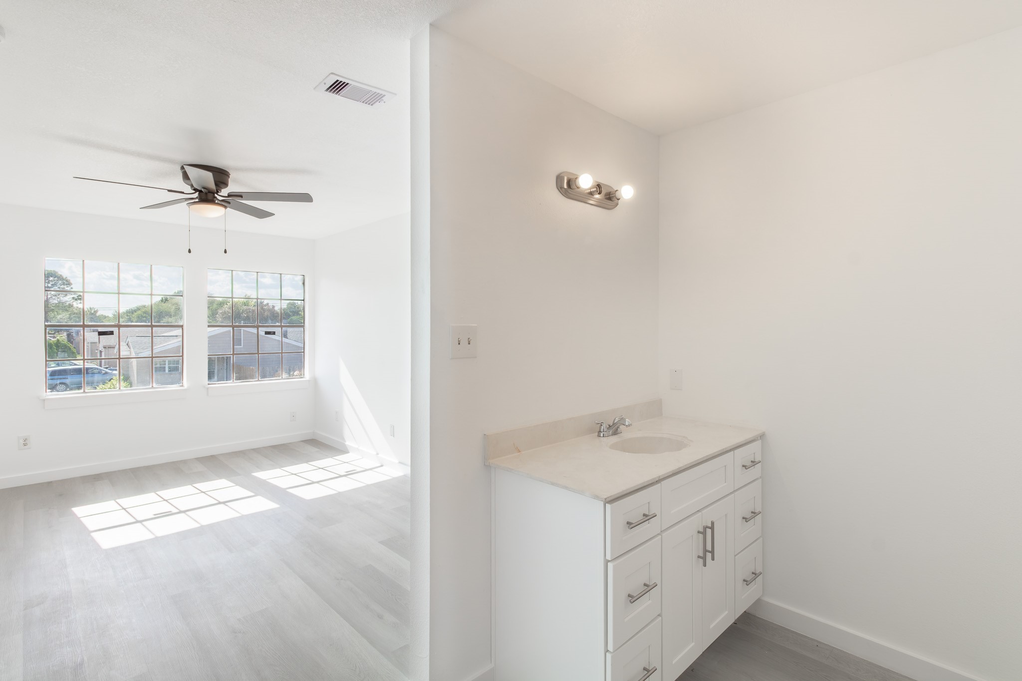 11901 Bob White Drive 16-842 Property Photo 6