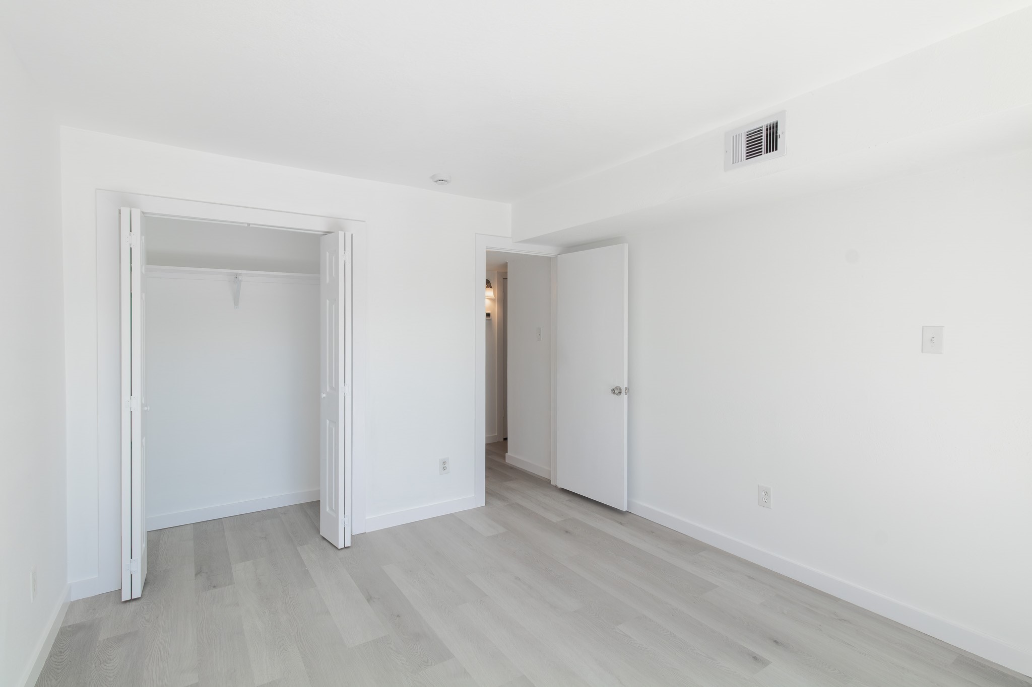 11901 Bob White Drive 16-842 Property Photo 8
