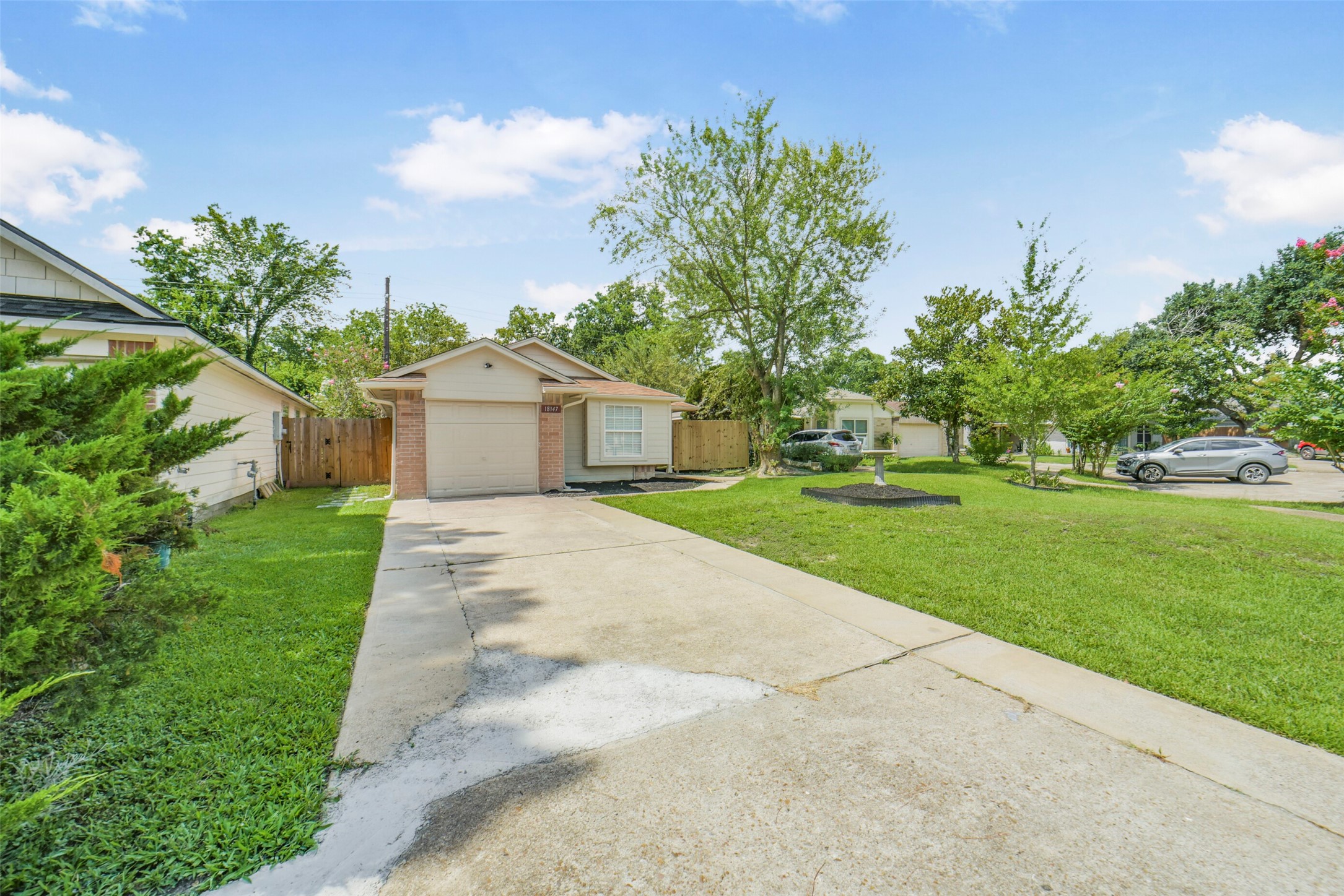 18147 Dinner Creek Drive Property Photo 3