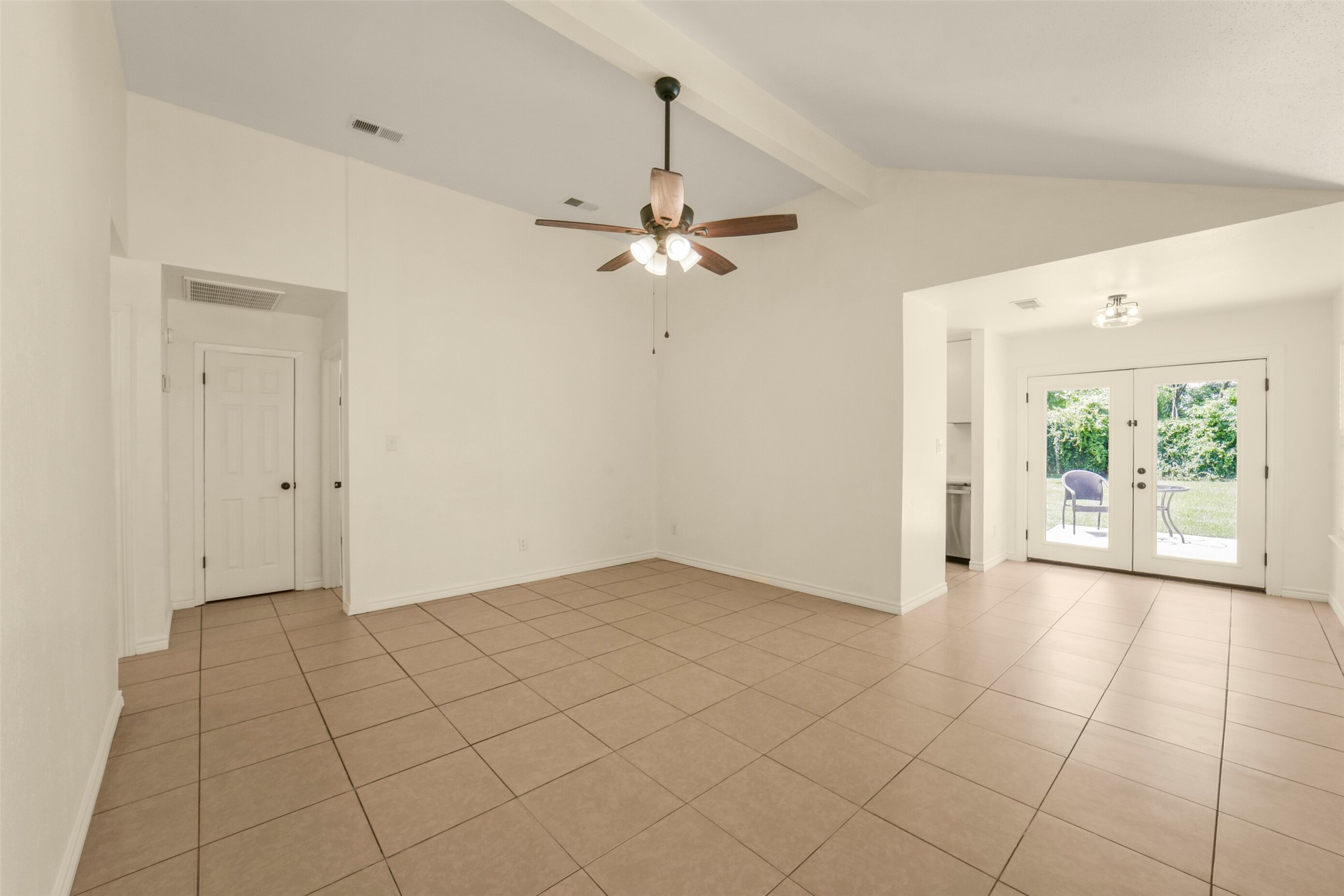 18147 Dinner Creek Drive Property Photo 7