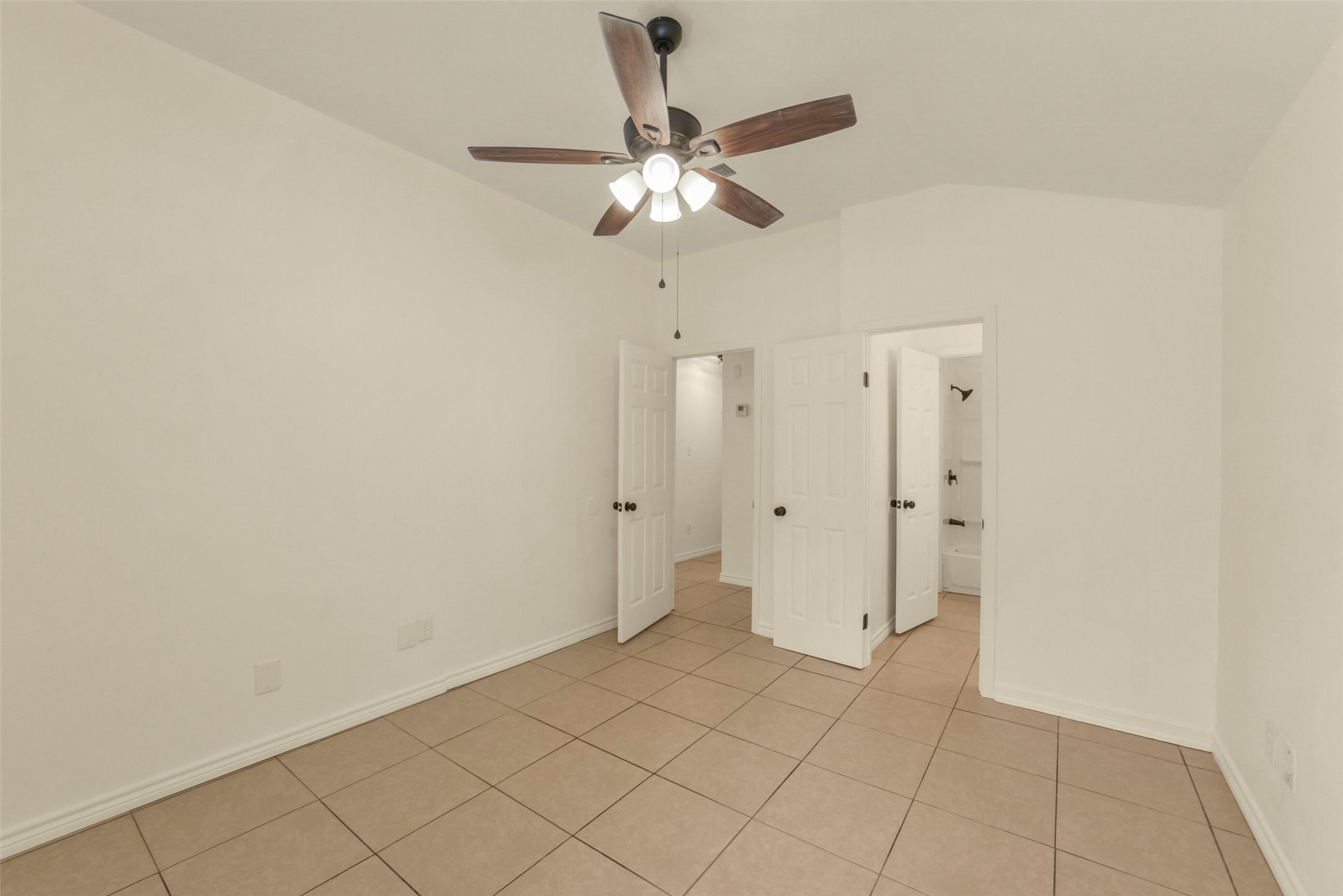 18147 Dinner Creek Drive Property Photo 13