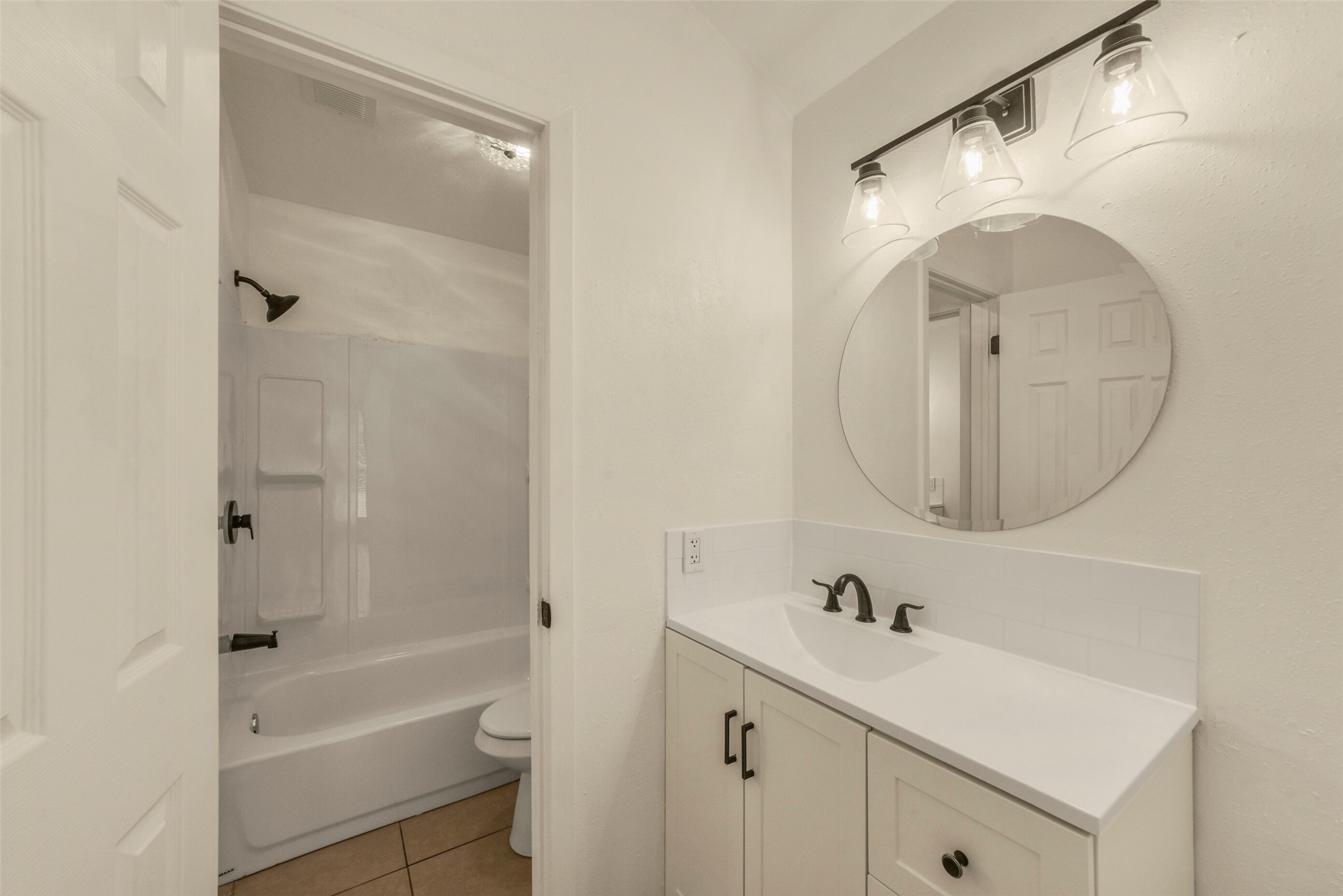 18147 Dinner Creek Drive Property Photo 15