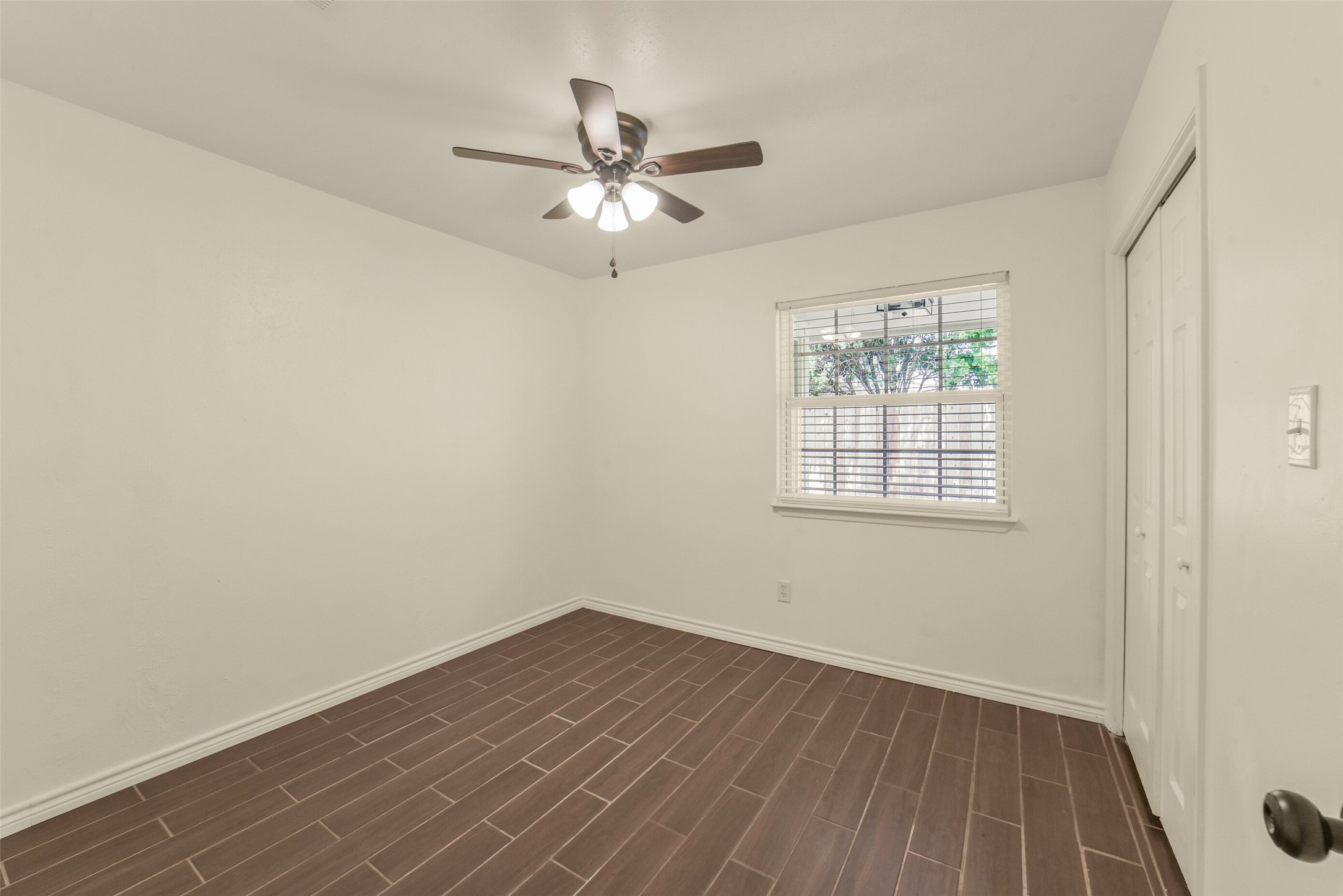18147 Dinner Creek Drive Property Photo 17
