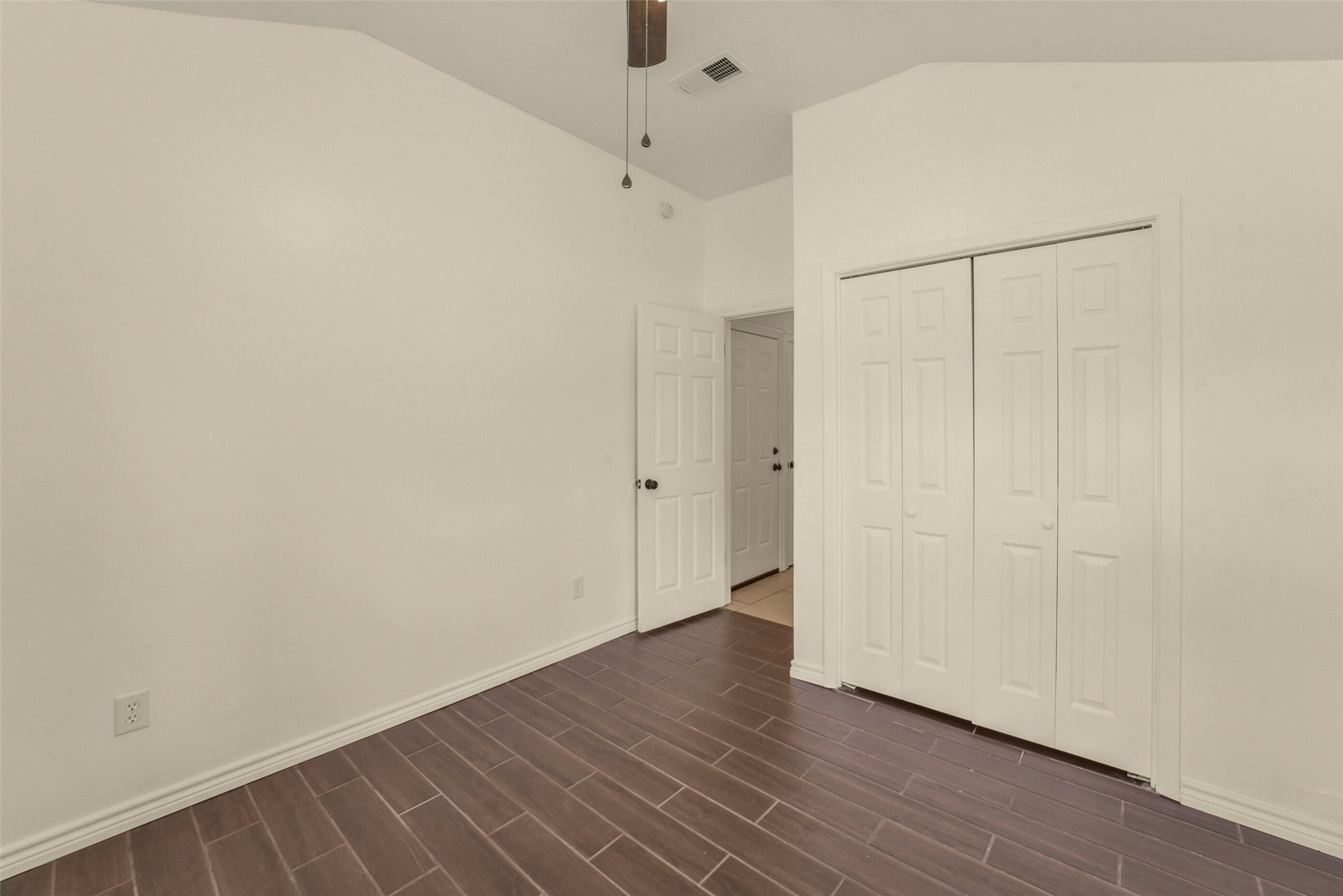 18147 Dinner Creek Drive Property Photo 20