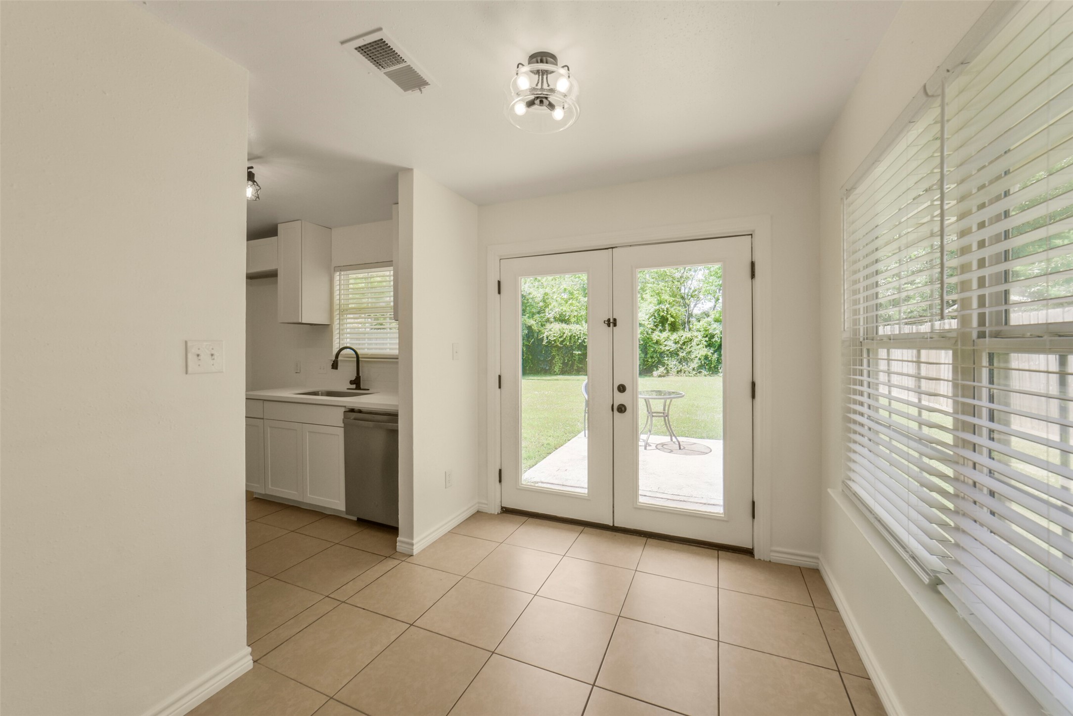 18147 Dinner Creek Drive Property Photo 22