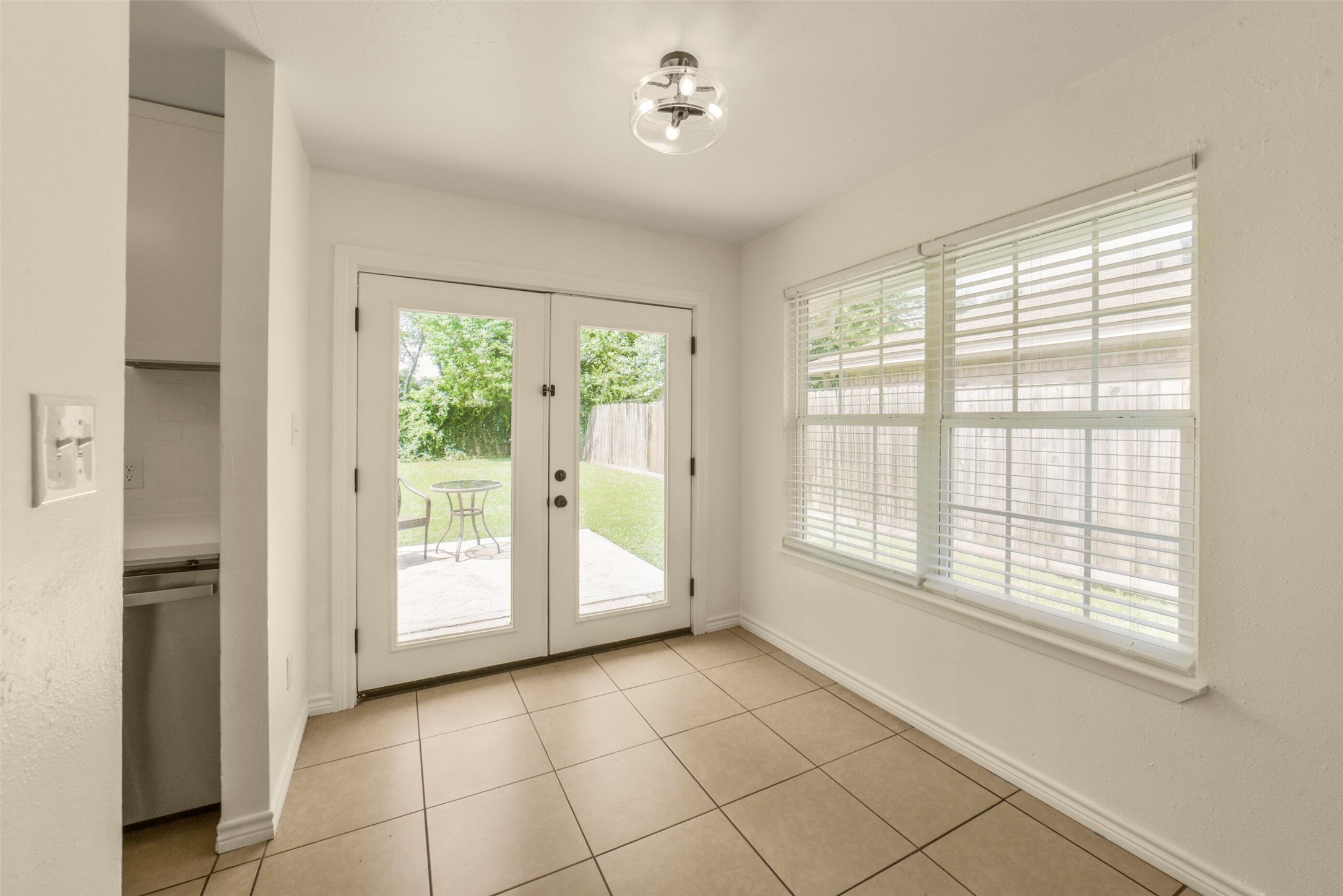 18147 Dinner Creek Drive Property Photo 23