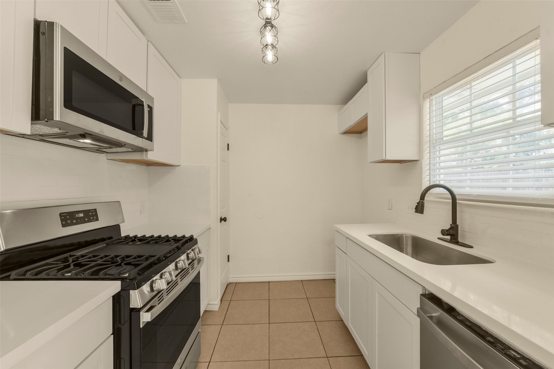 18147 Dinner Creek Drive Property Photo 26