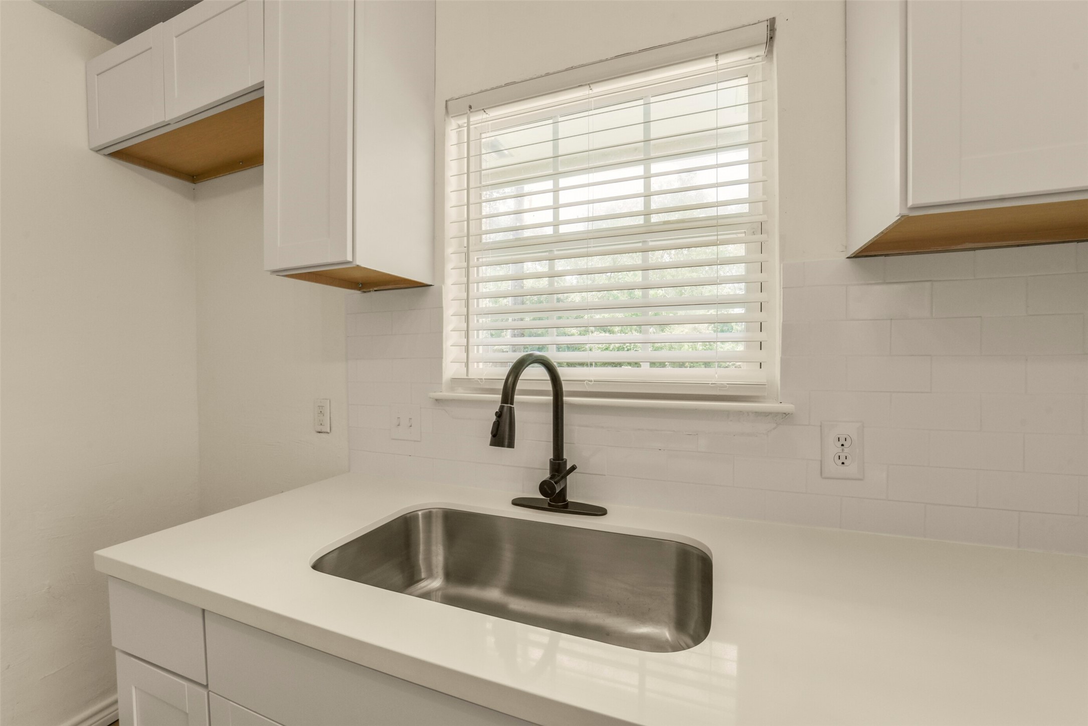 18147 Dinner Creek Drive Property Photo 28