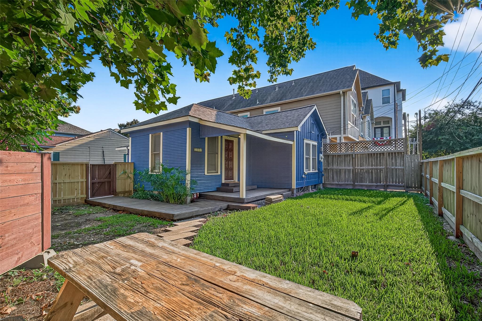 5122 Larkin Street Property Photo 1