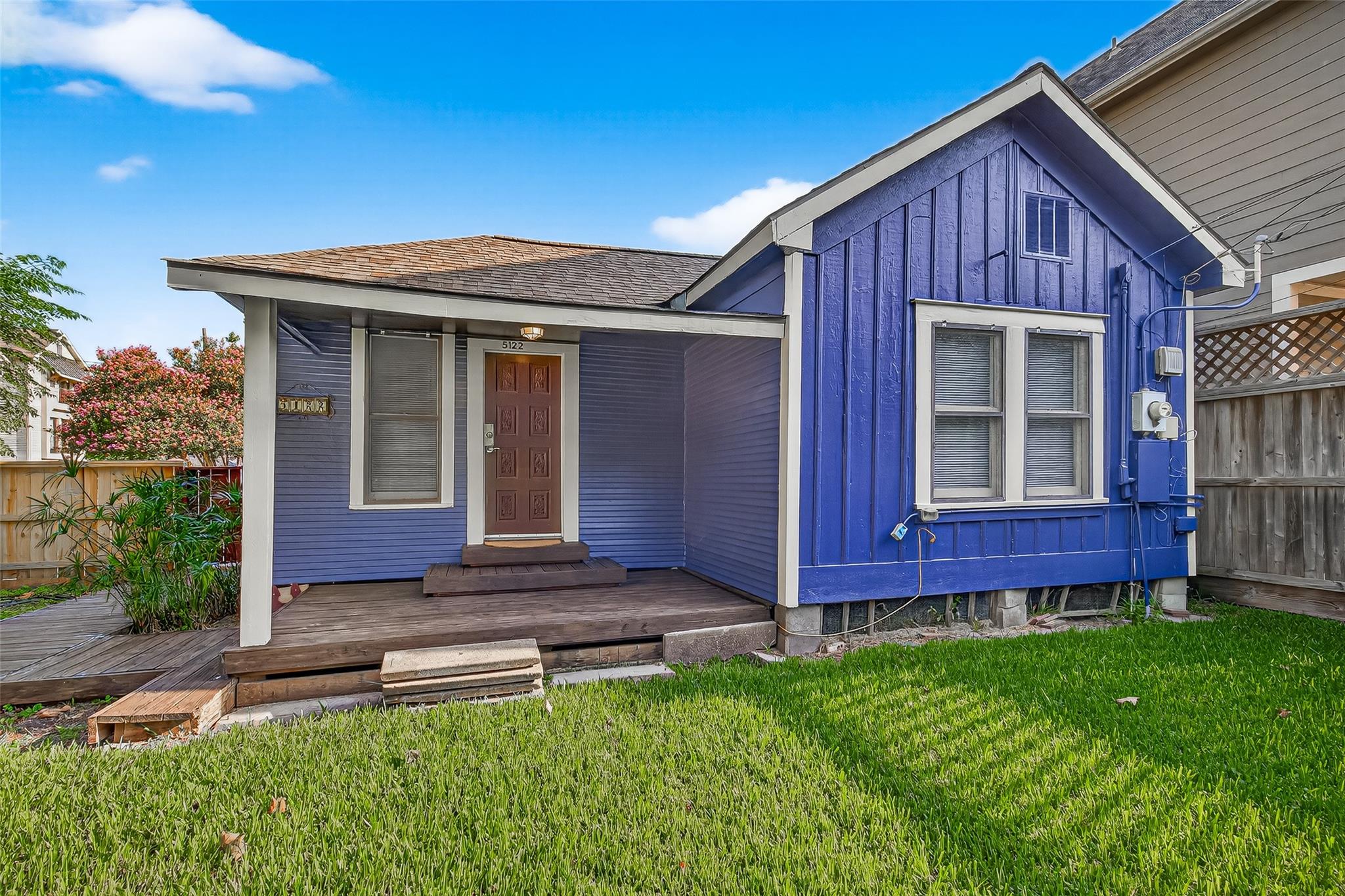 5122 Larkin Street Property Photo 2