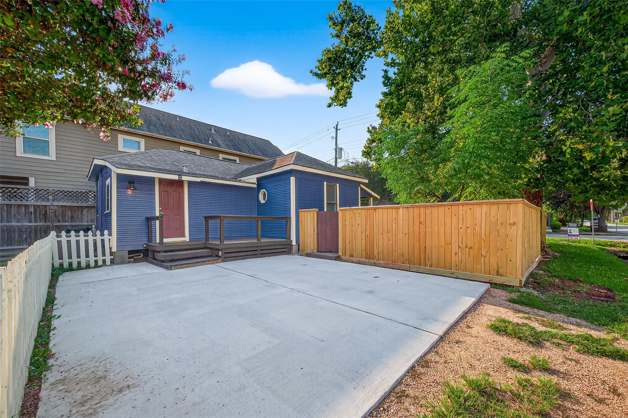 5122 Larkin Street Property Photo 3