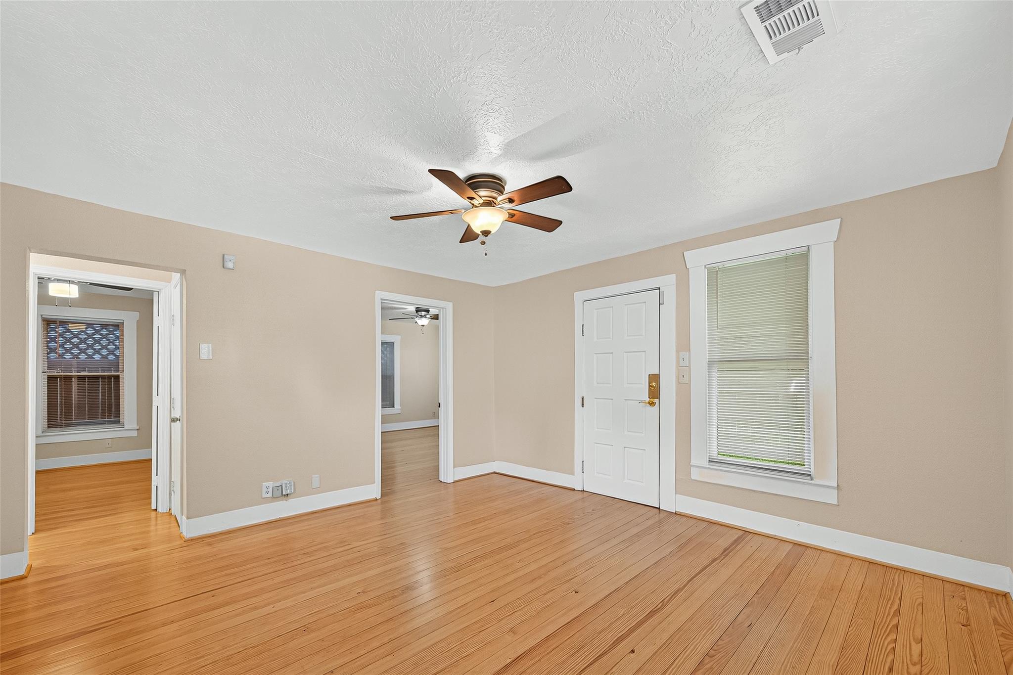 5122 Larkin Street Property Photo 4