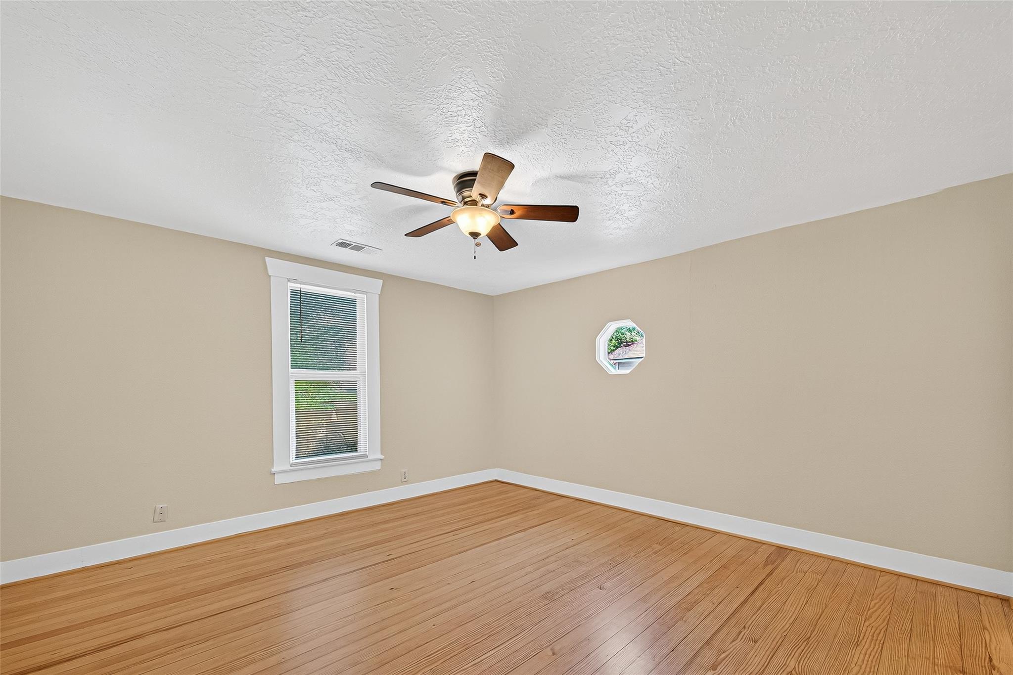 5122 Larkin Street Property Photo 6