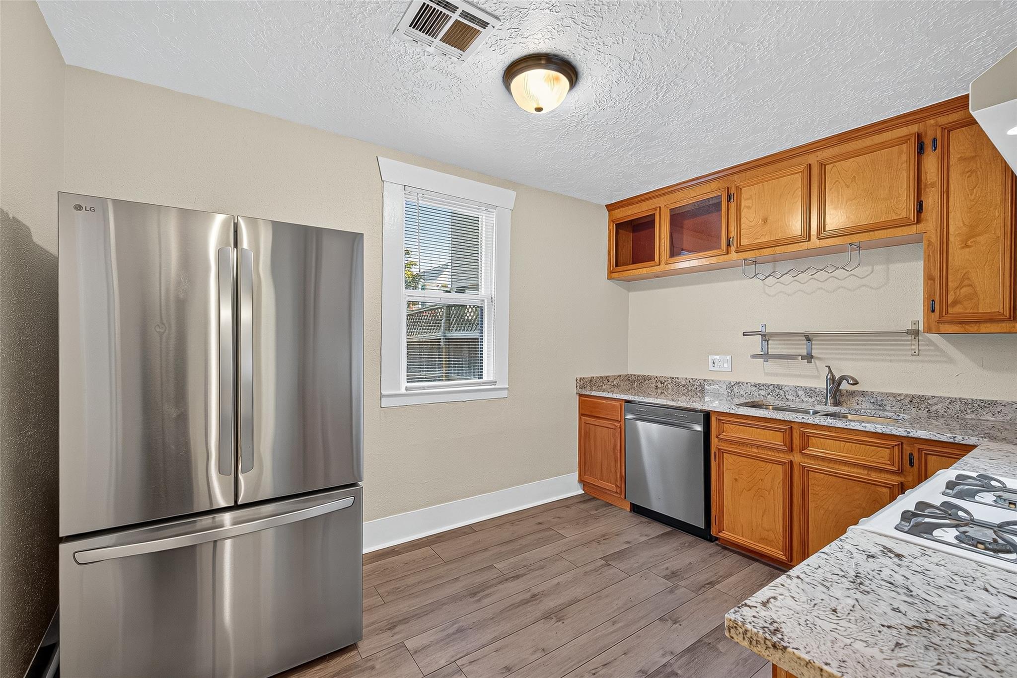 5122 Larkin Street Property Photo 9