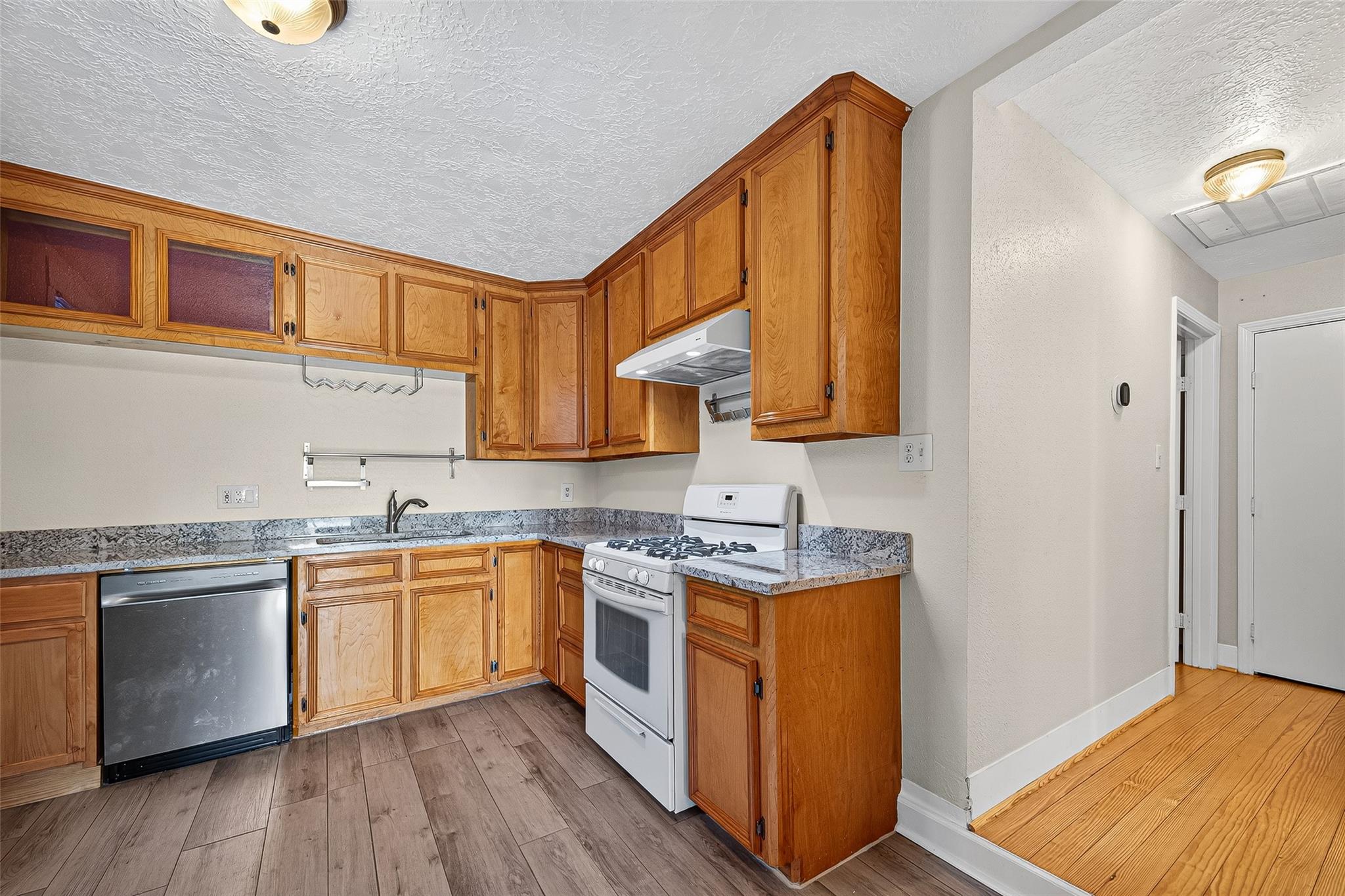 5122 Larkin Street Property Photo 11
