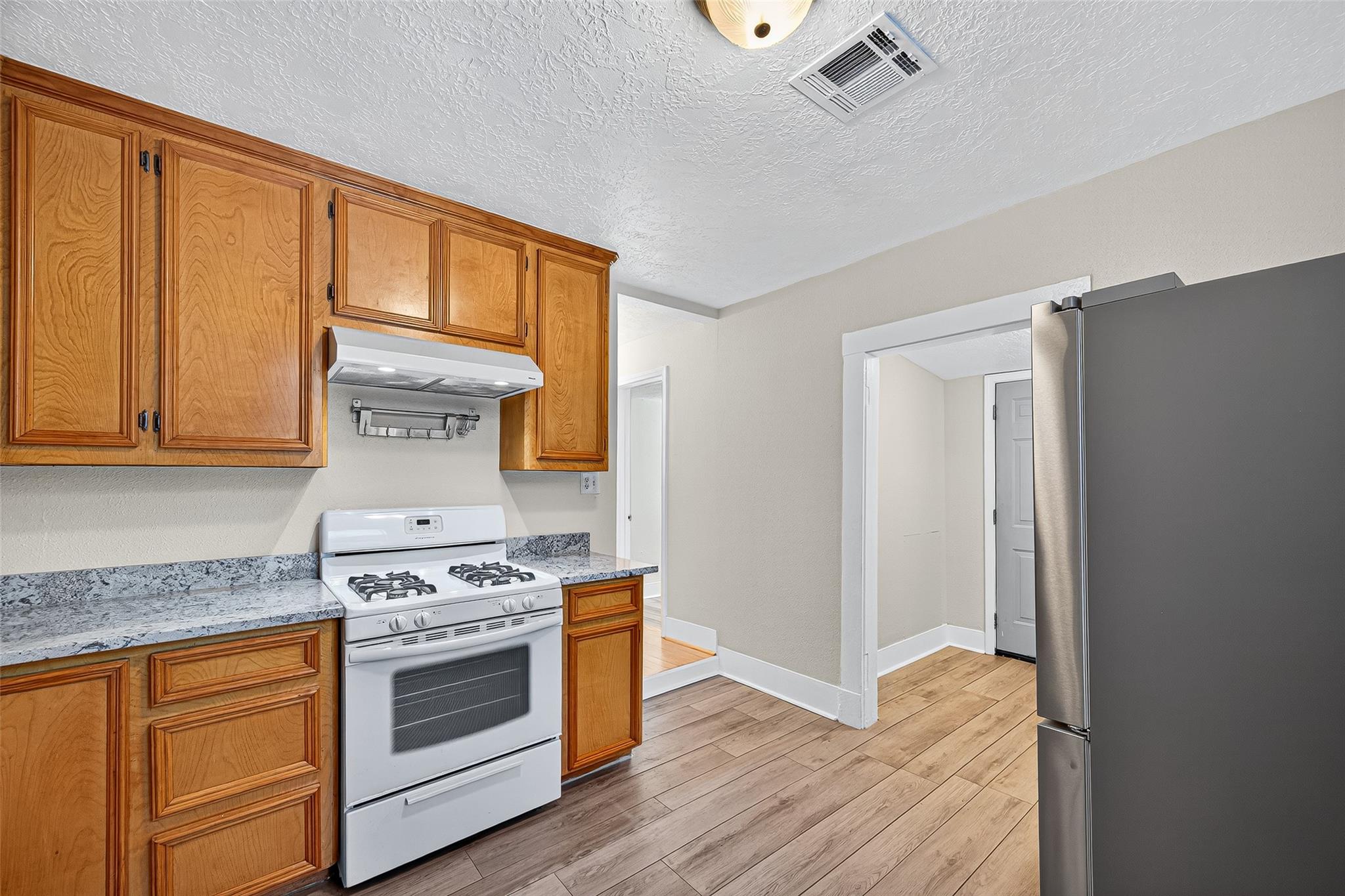 5122 Larkin Street Property Photo 12