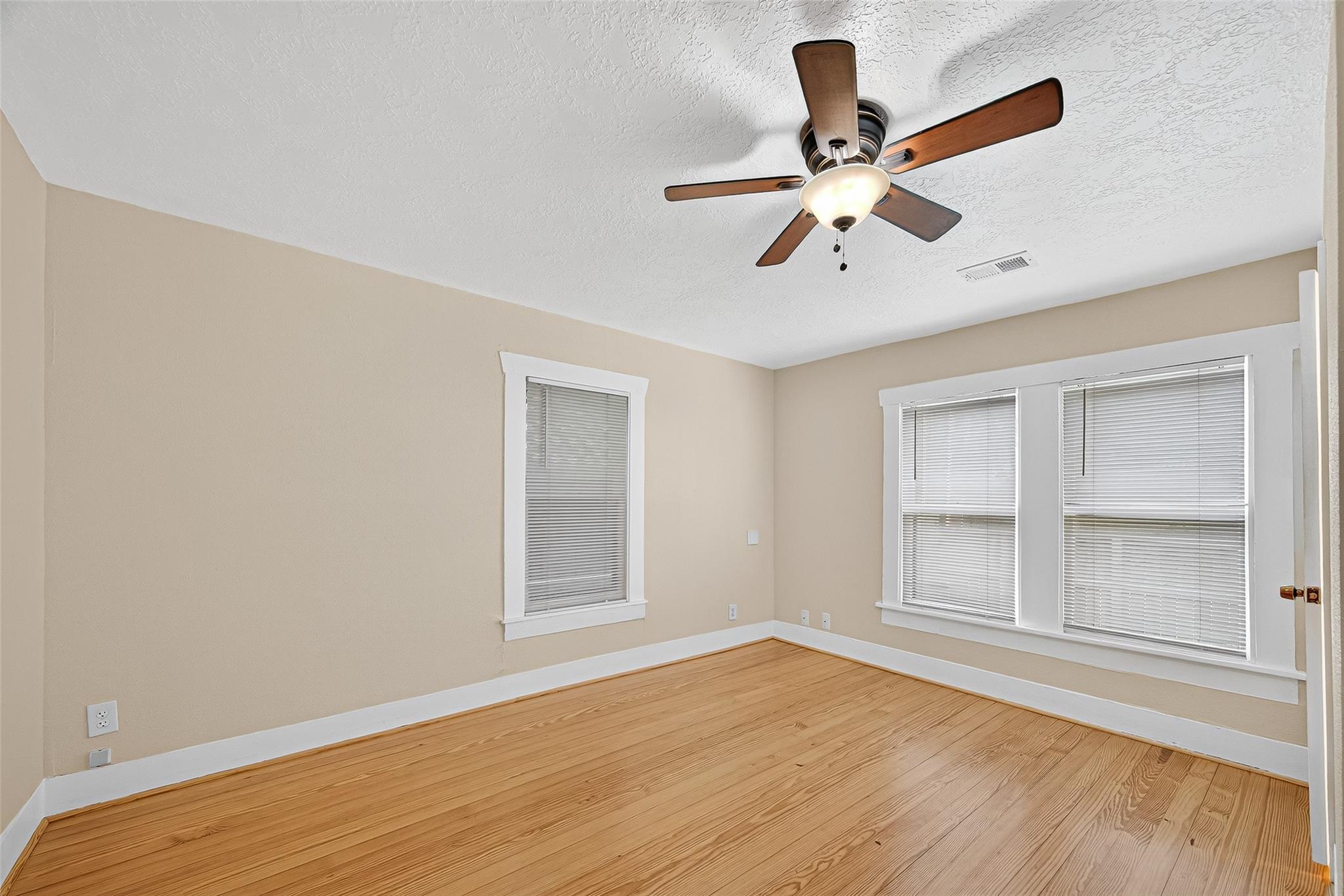 5122 Larkin Street Property Photo 14