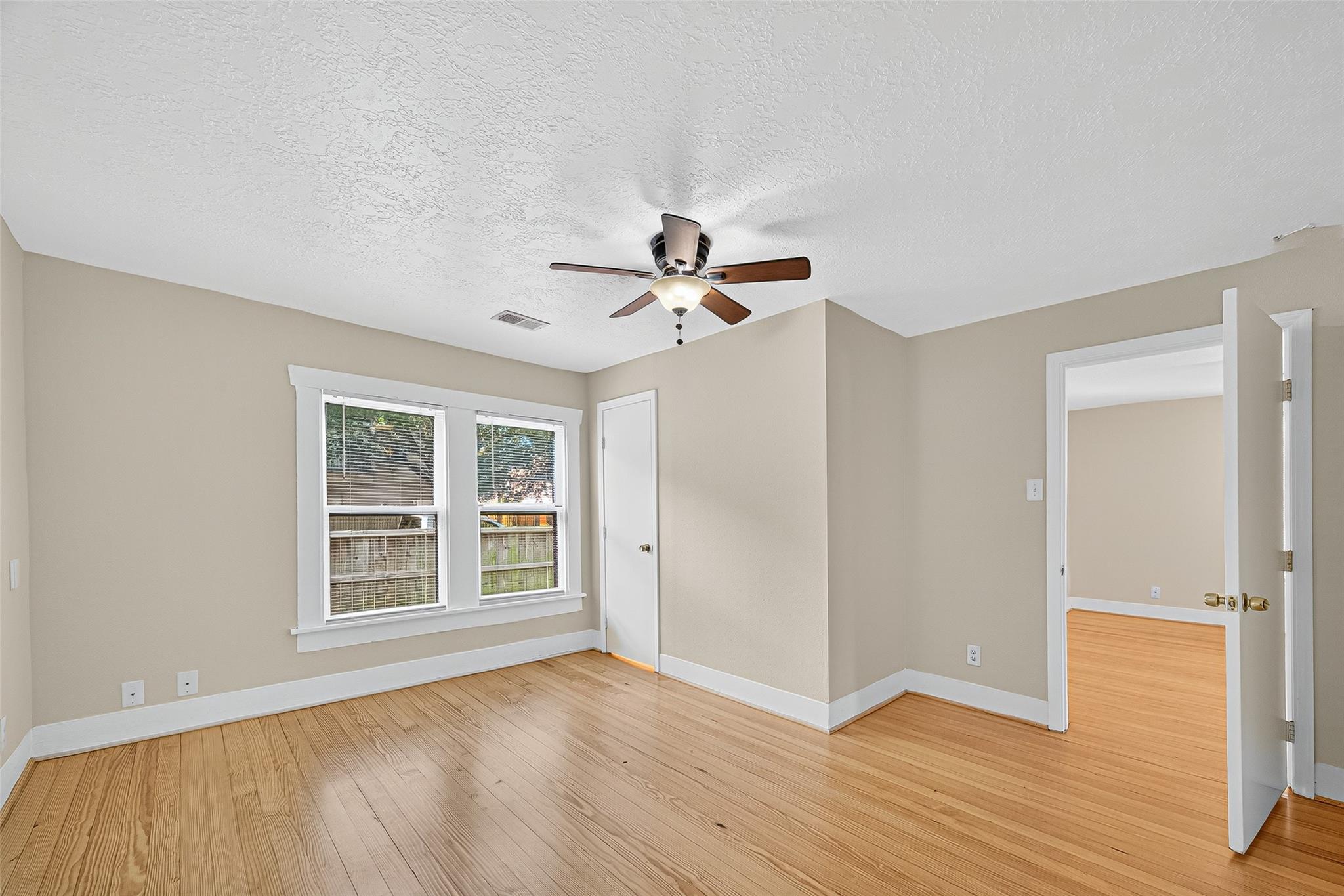 5122 Larkin Street Property Photo 15