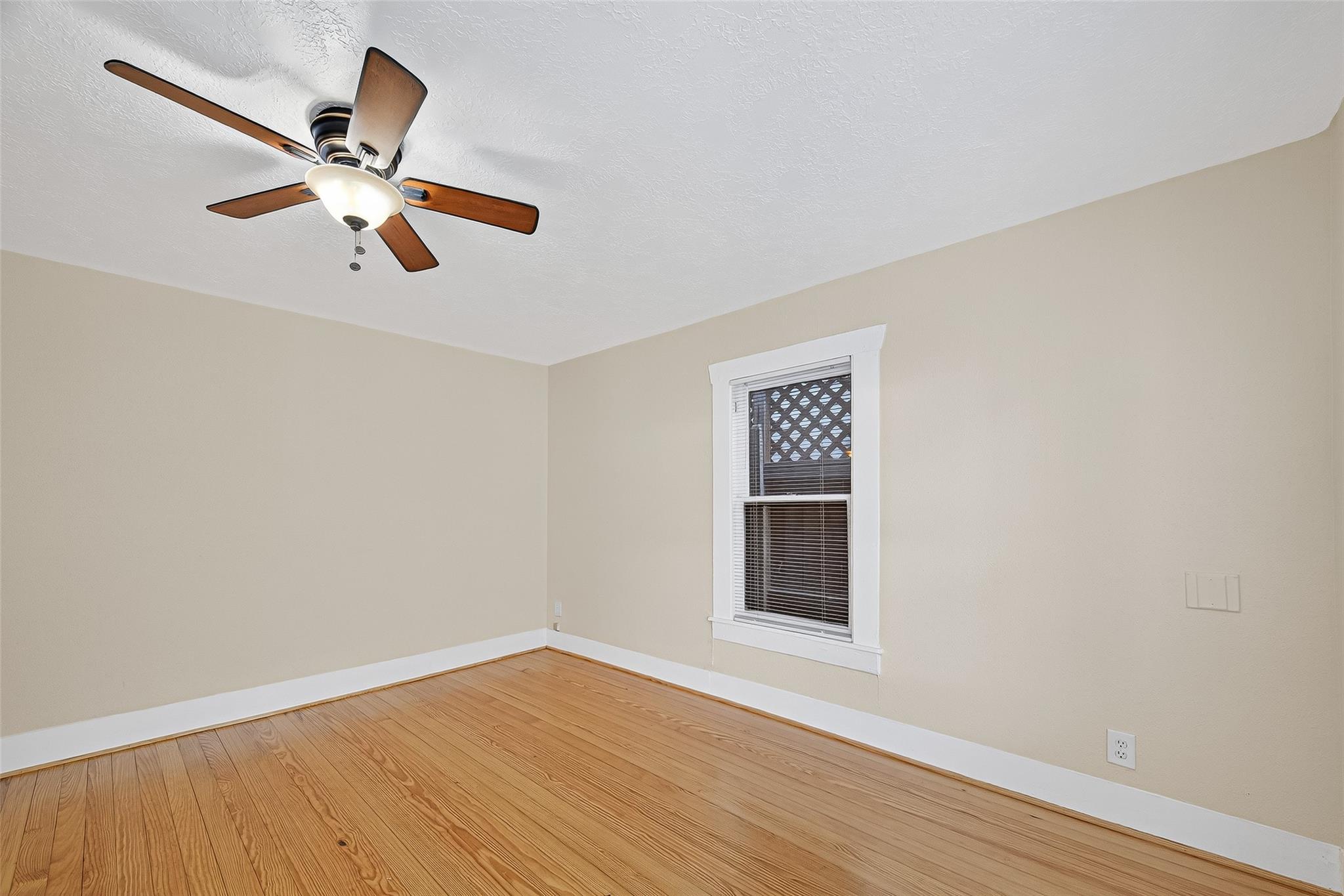 5122 Larkin Street Property Photo 16