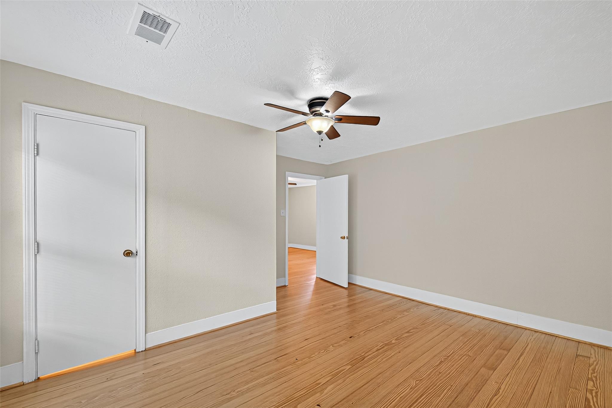 5122 Larkin Street Property Photo 17