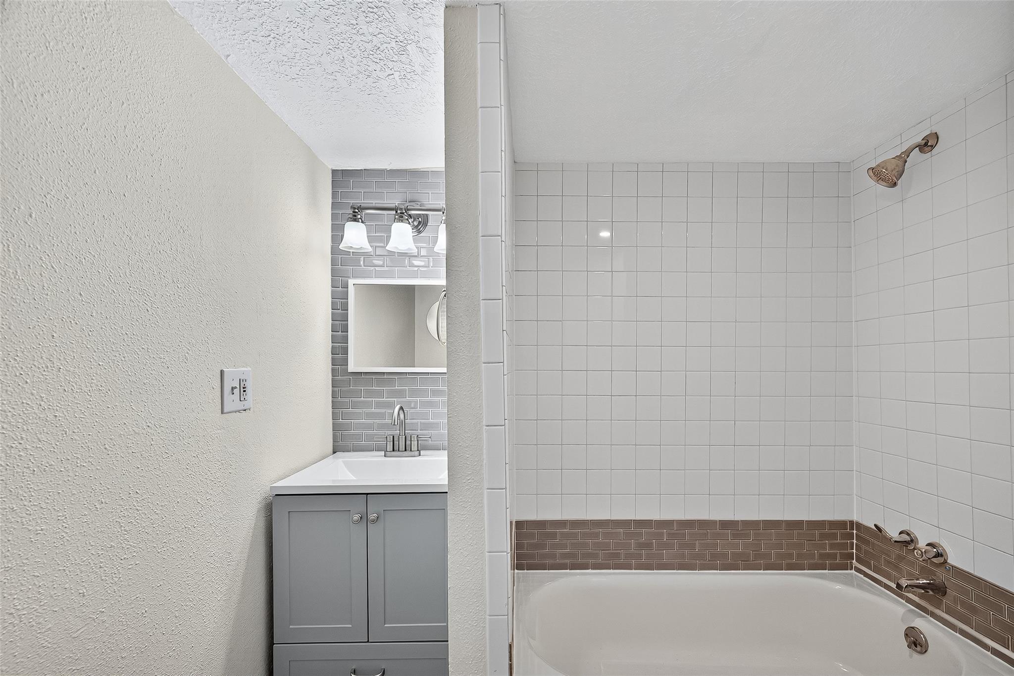 5122 Larkin Street Property Photo 19