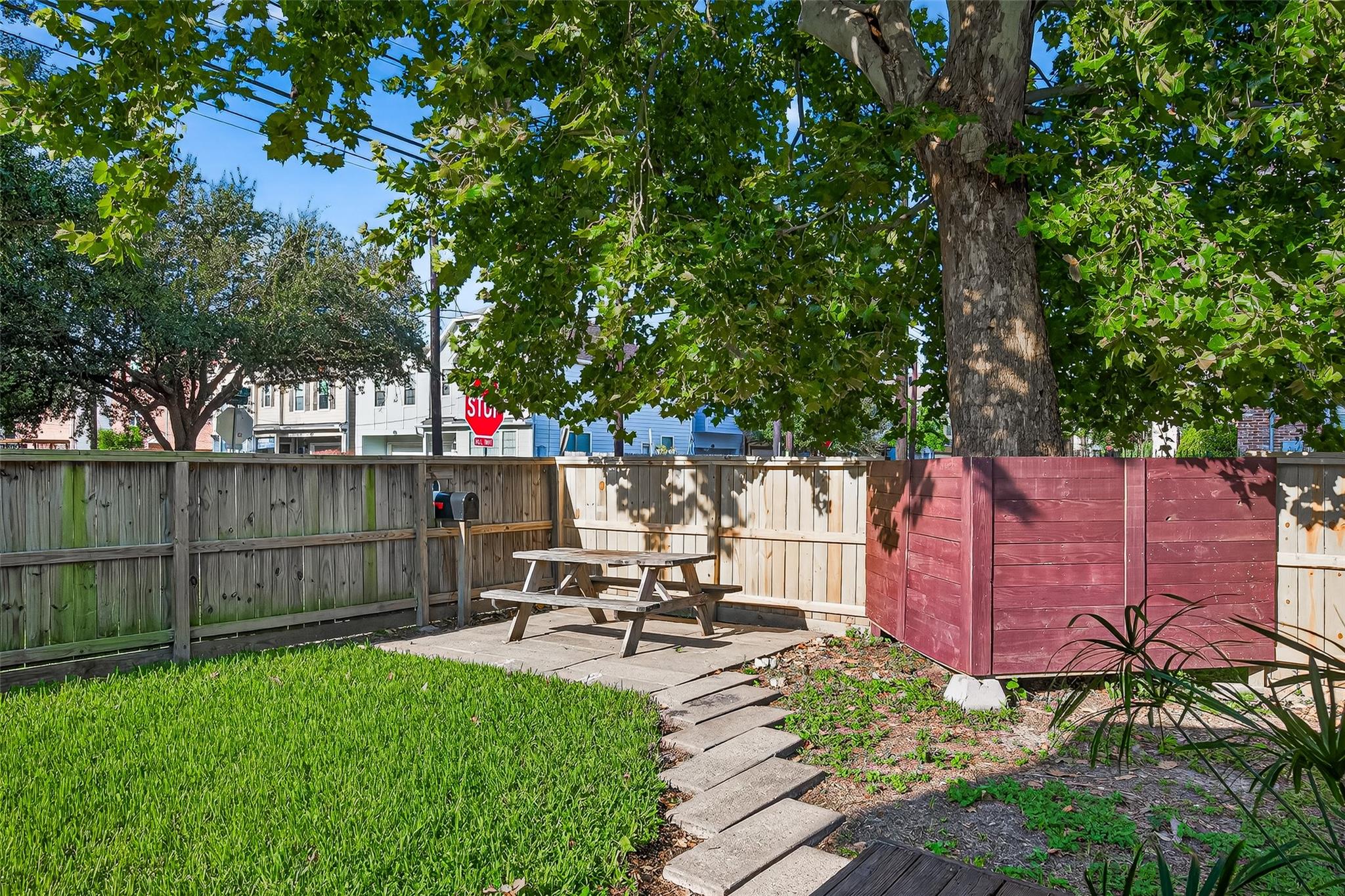 5122 Larkin Street Property Photo 25