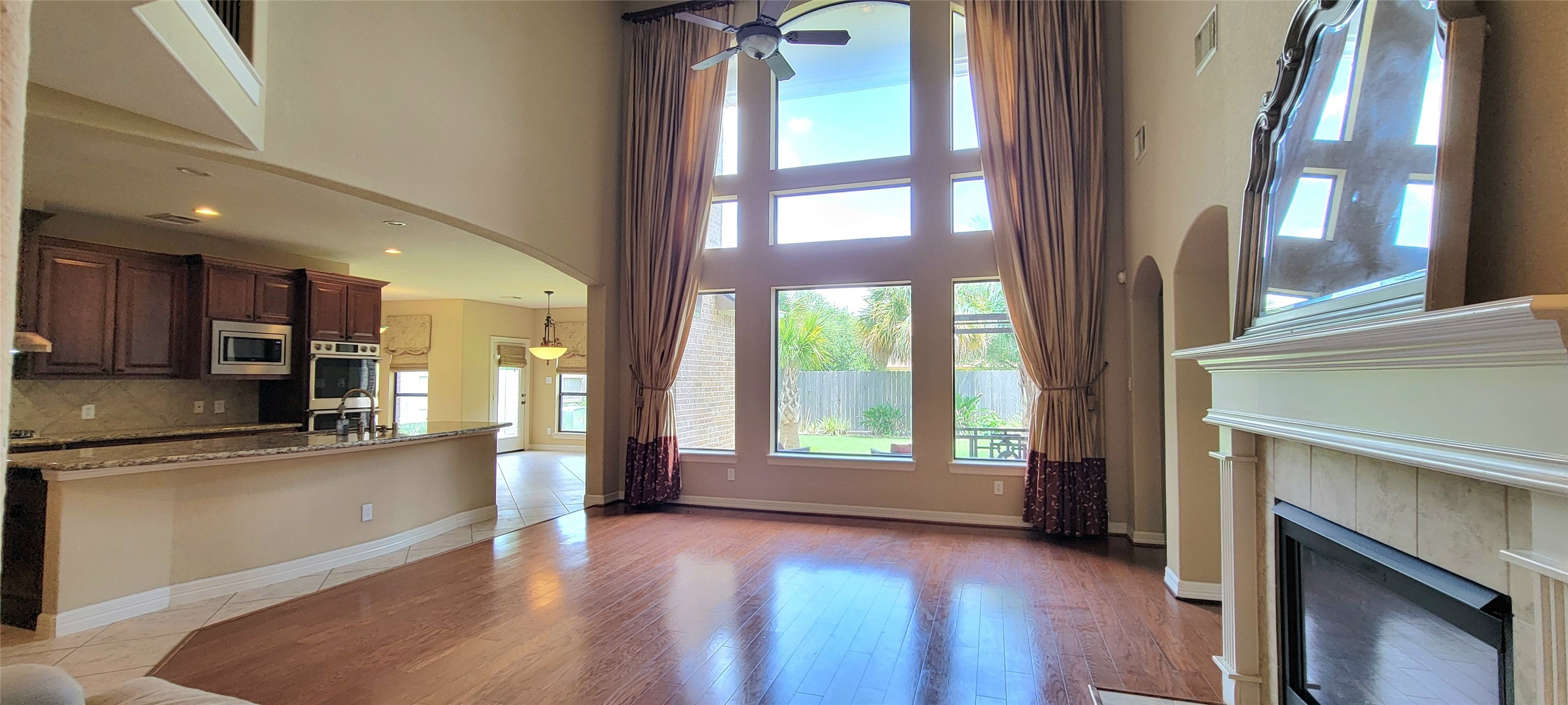 2498 Encino Avenue Property Photo 2