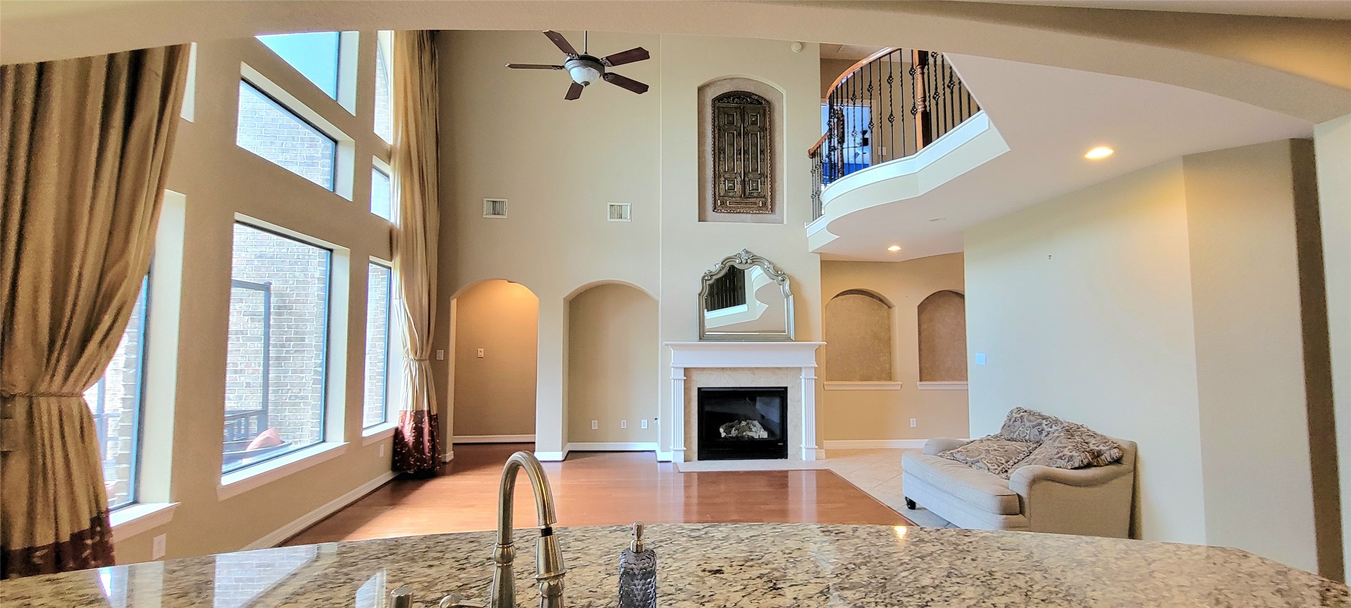 2498 Encino Avenue Property Photo 3
