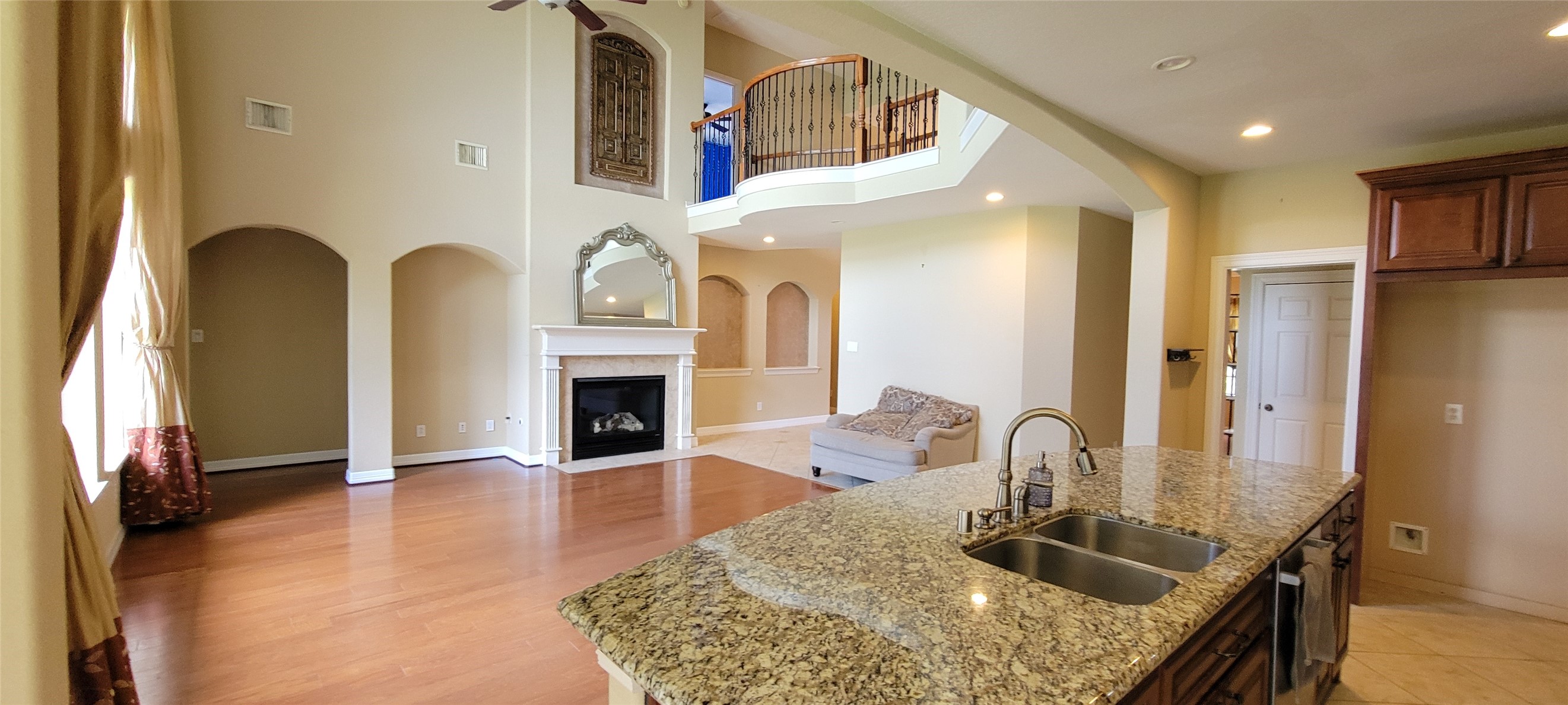 2498 Encino Avenue Property Photo 4