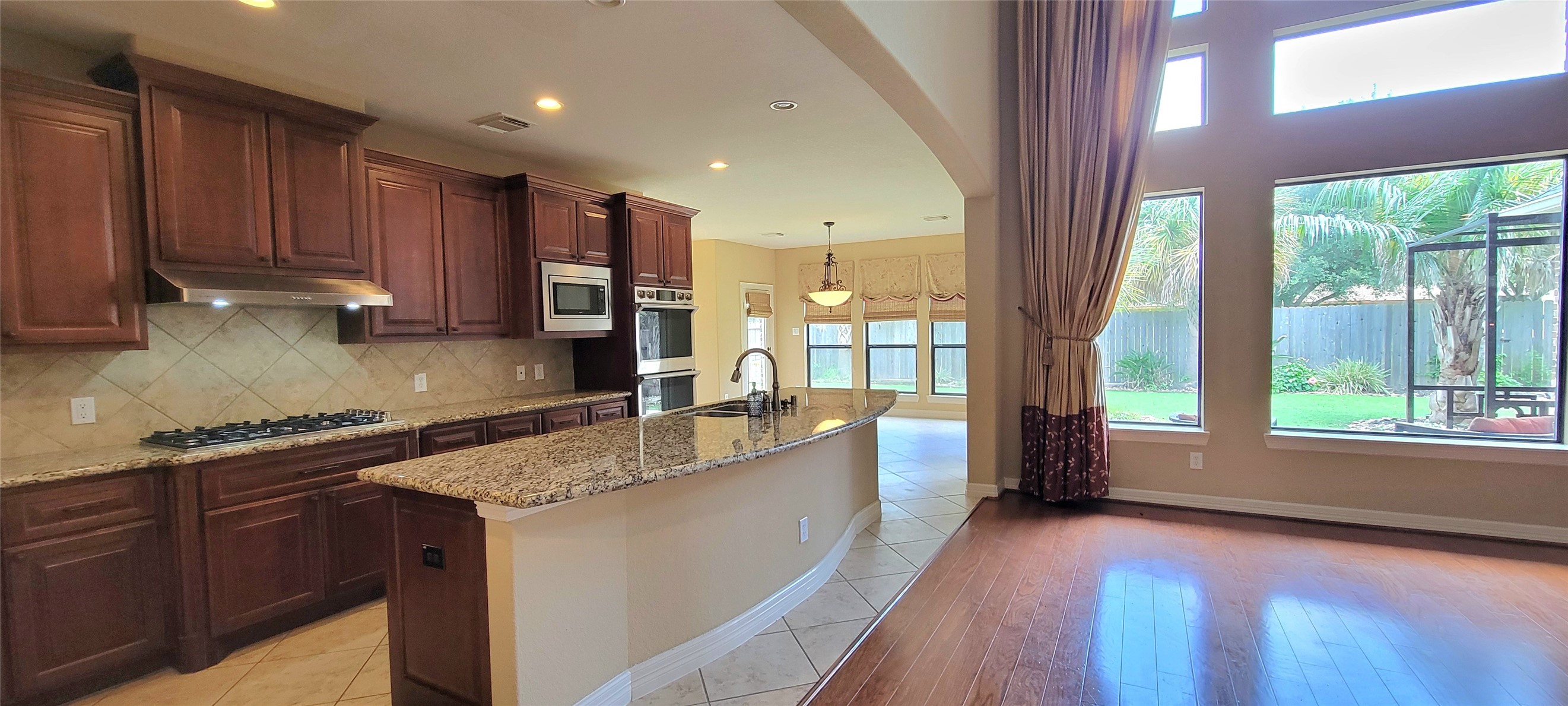 2498 Encino Avenue Property Photo 5