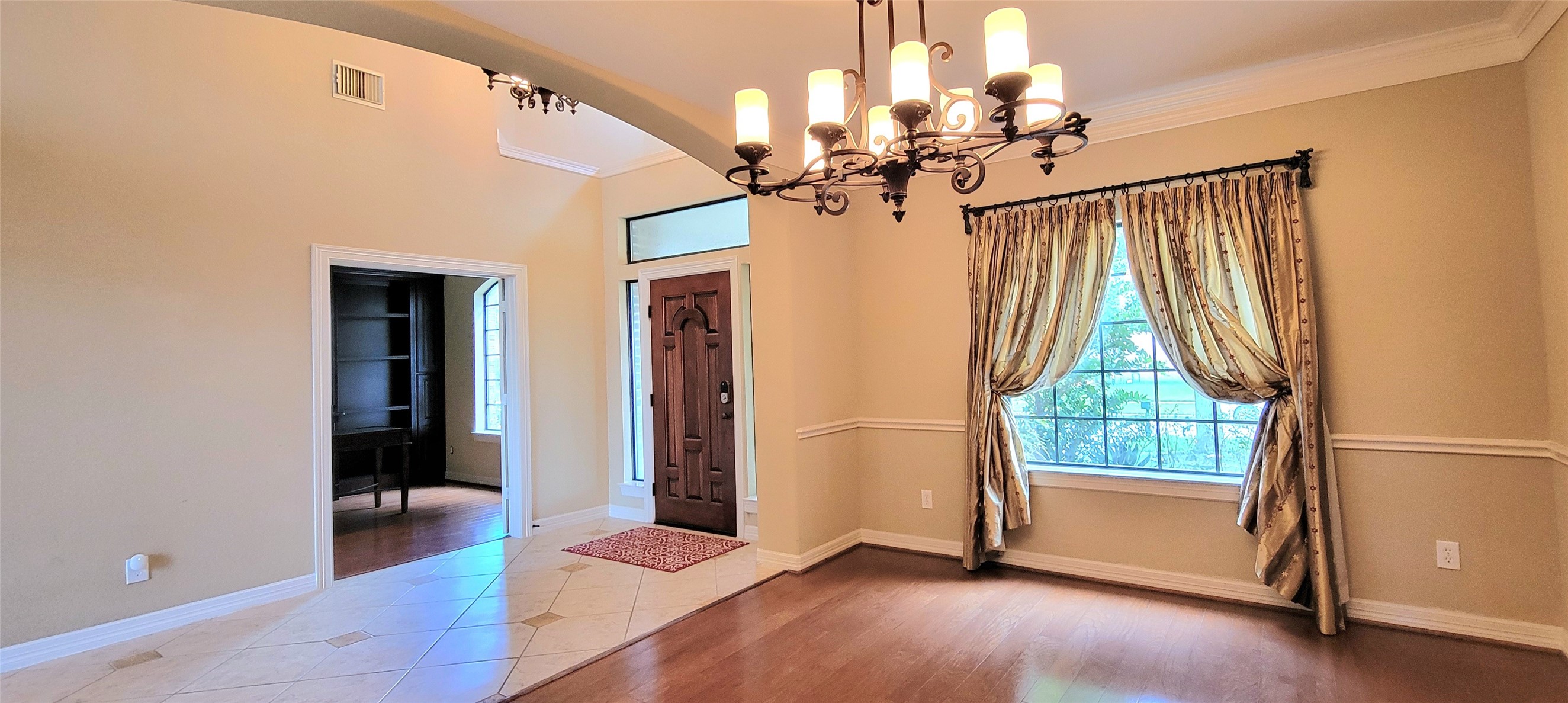 2498 Encino Avenue Property Photo 6
