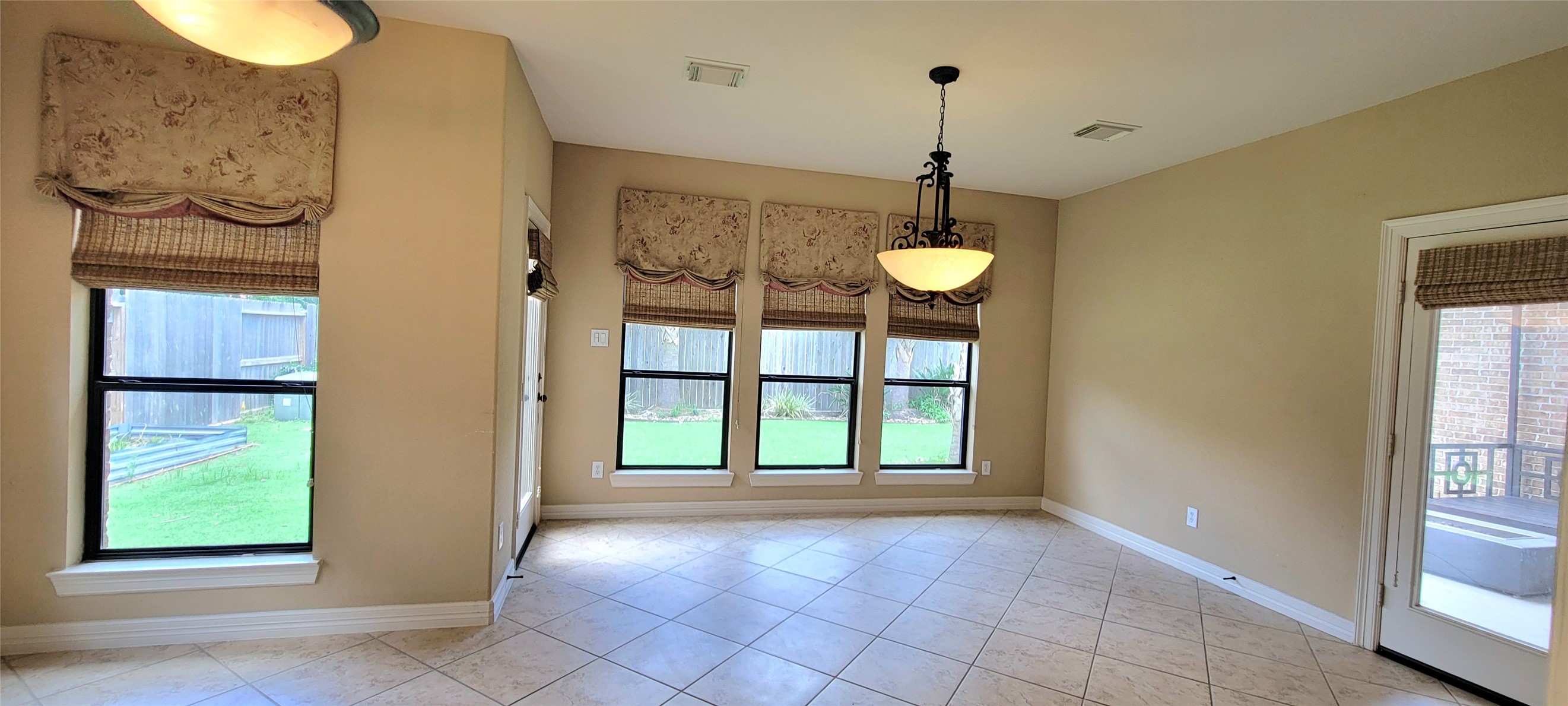 2498 Encino Avenue Property Photo 7