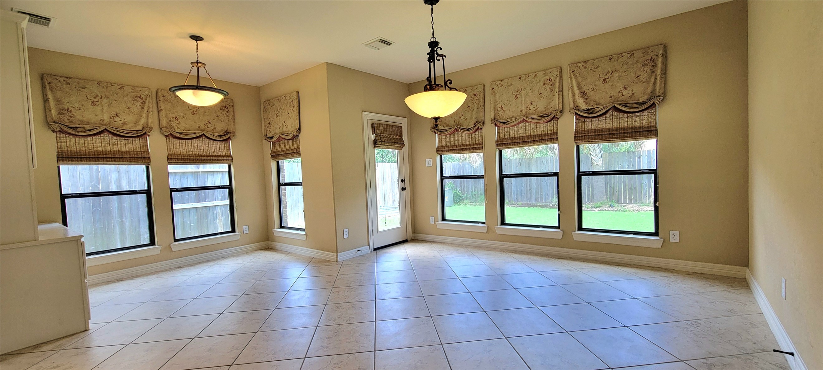 2498 Encino Avenue Property Photo 8