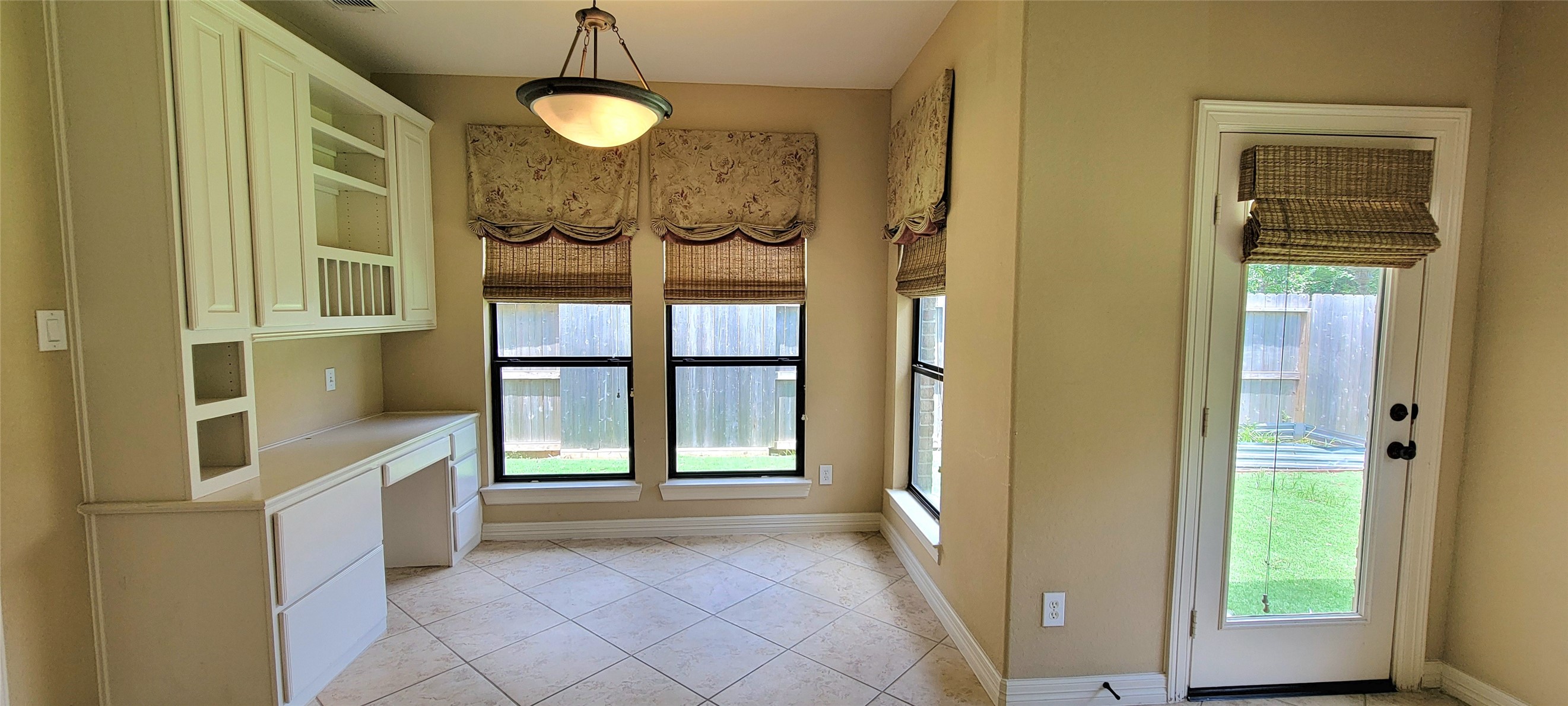 2498 Encino Avenue Property Photo 9