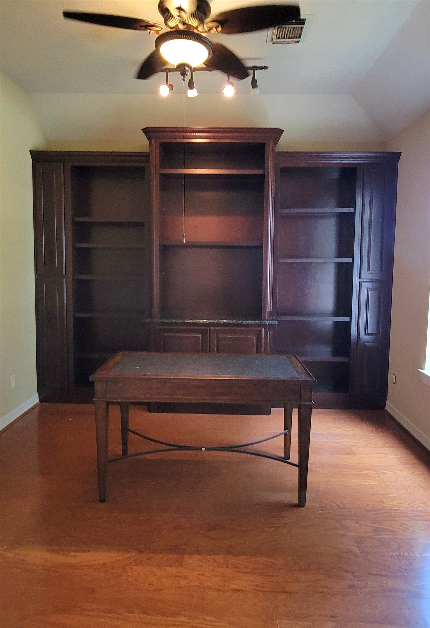 2498 Encino Avenue Property Photo 10