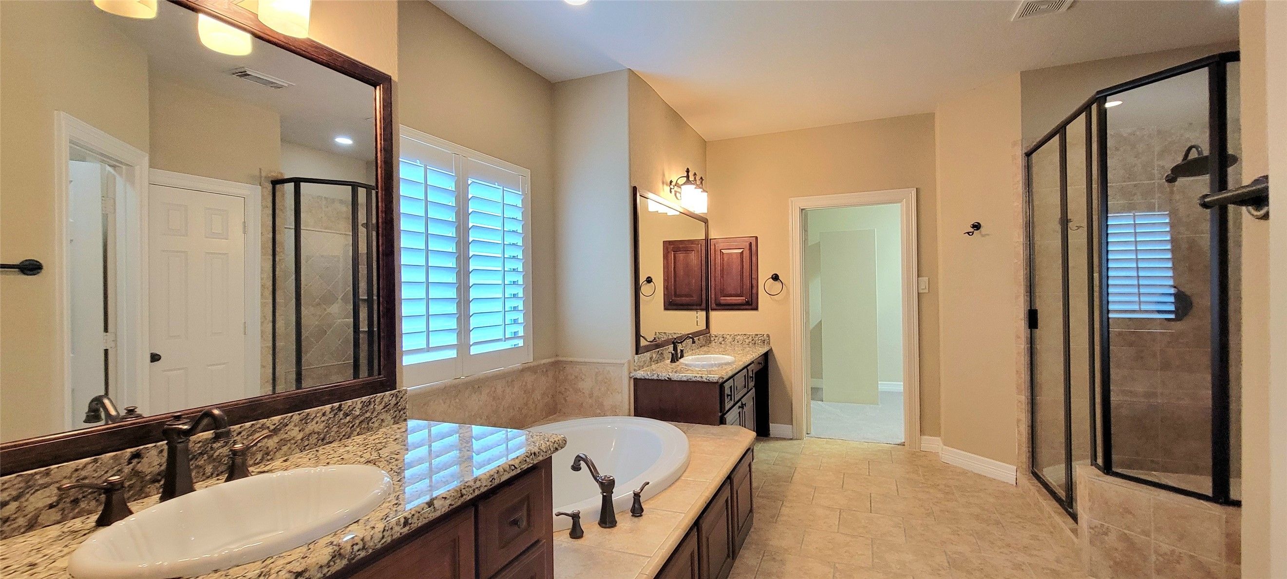 2498 Encino Avenue Property Photo 12