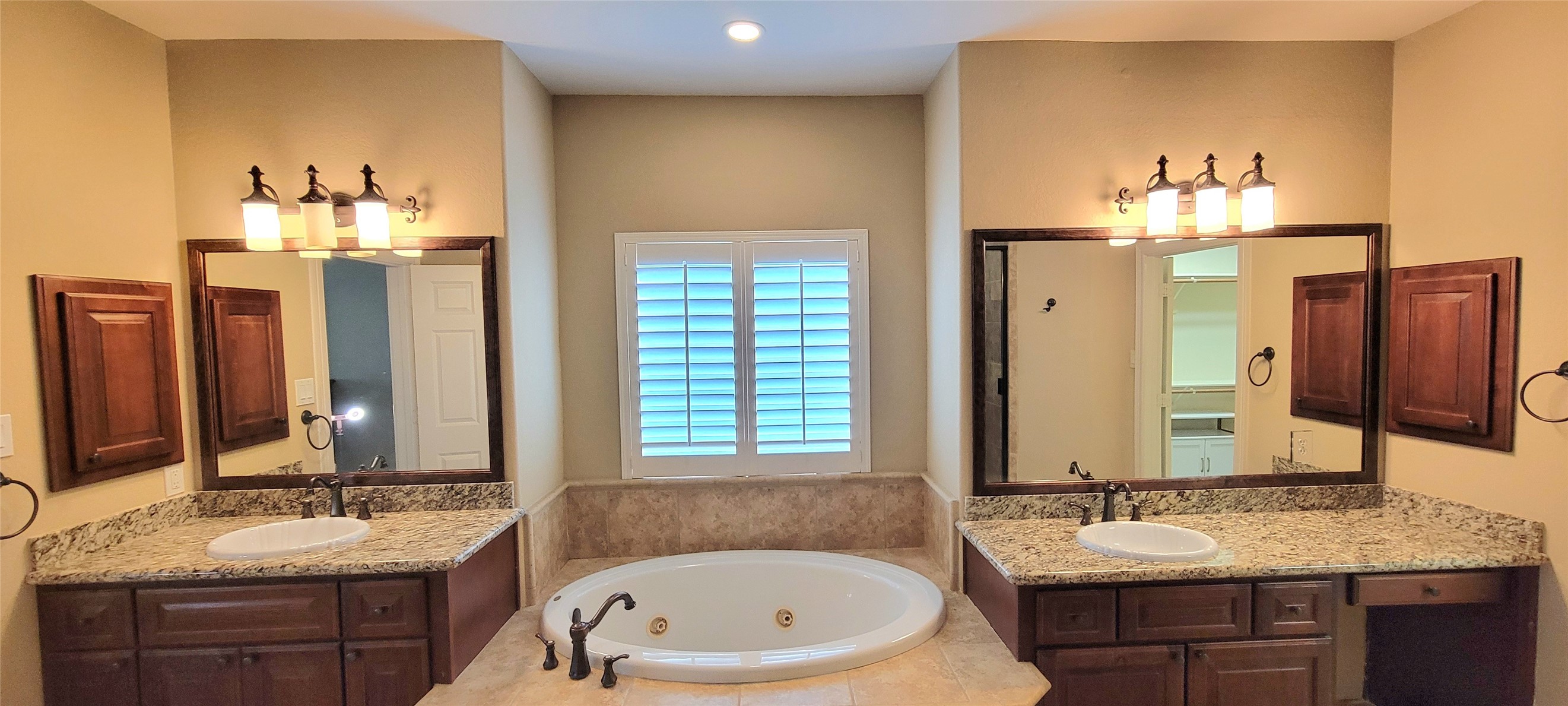 2498 Encino Avenue Property Photo 13
