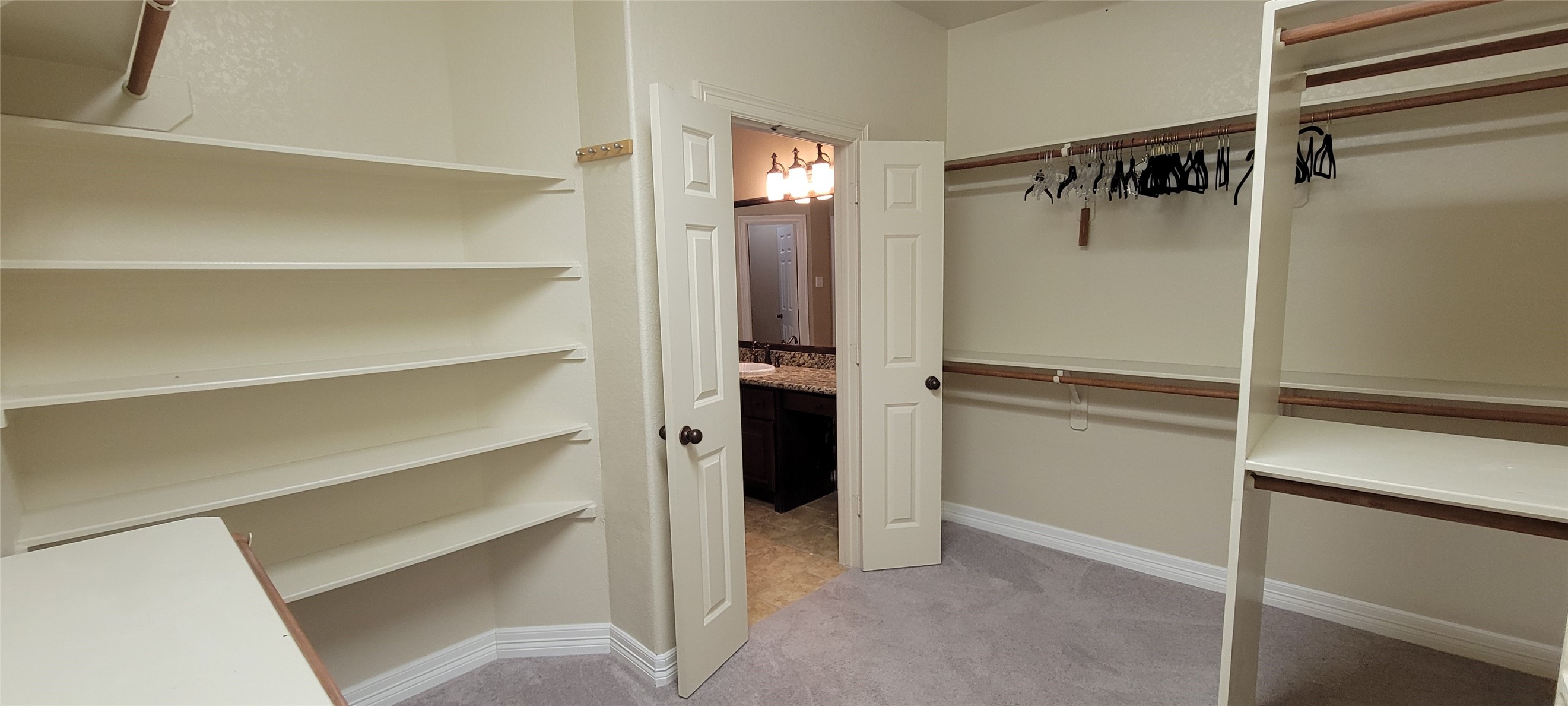 2498 Encino Avenue Property Photo 14