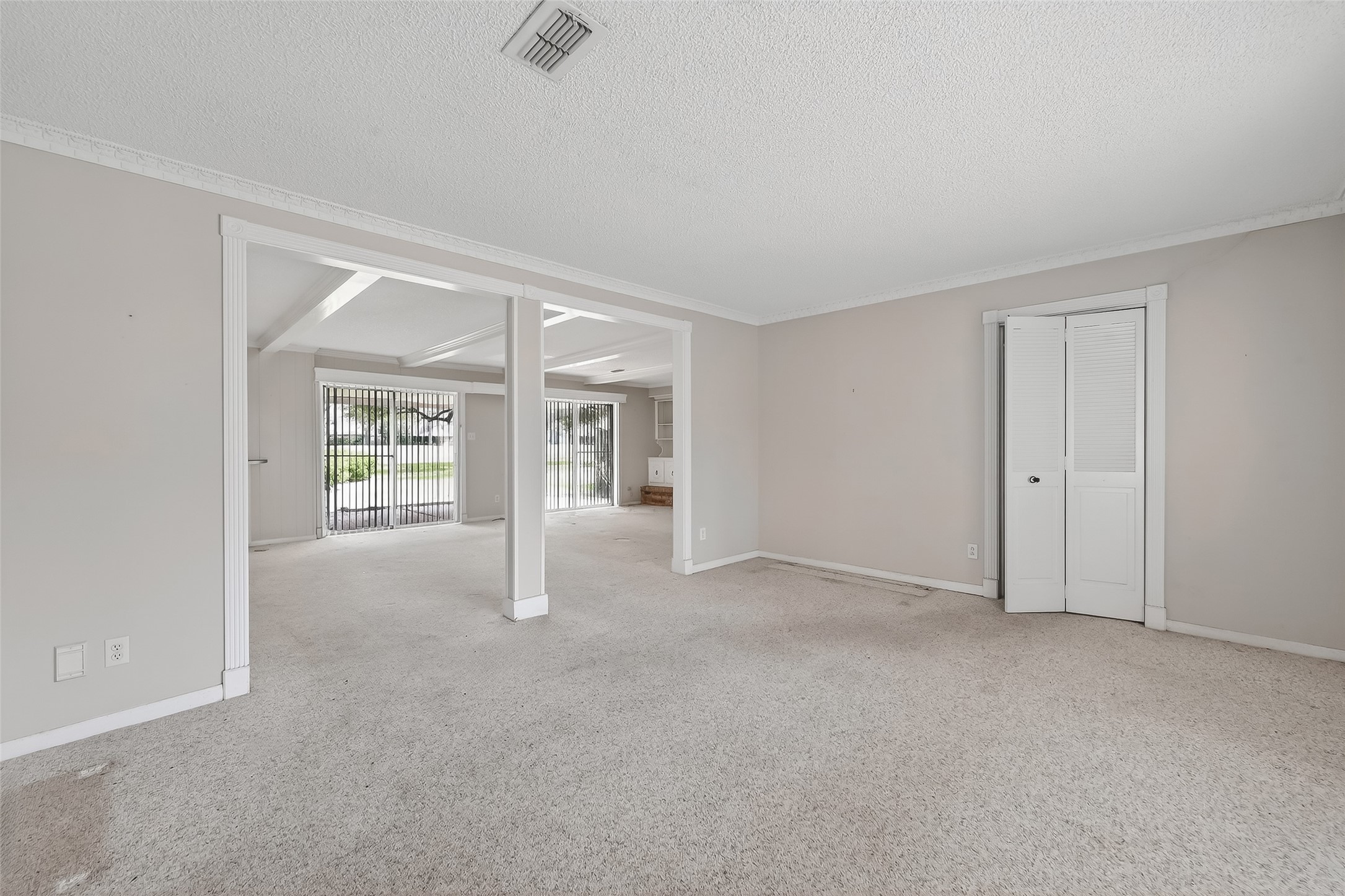 2911 Robinson Road Property Photo 8