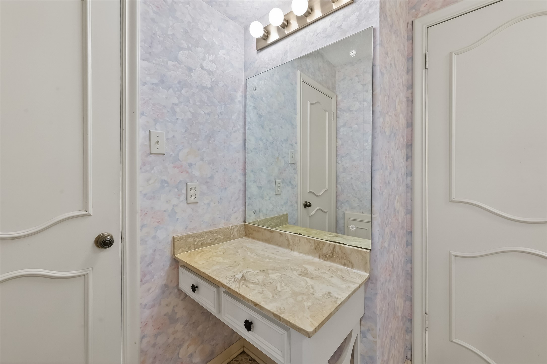 2911 Robinson Road Property Photo 32