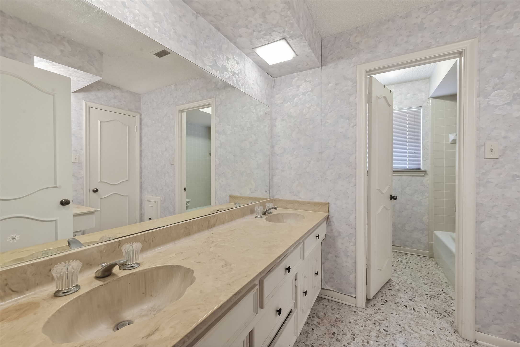 2911 Robinson Road Property Photo 35