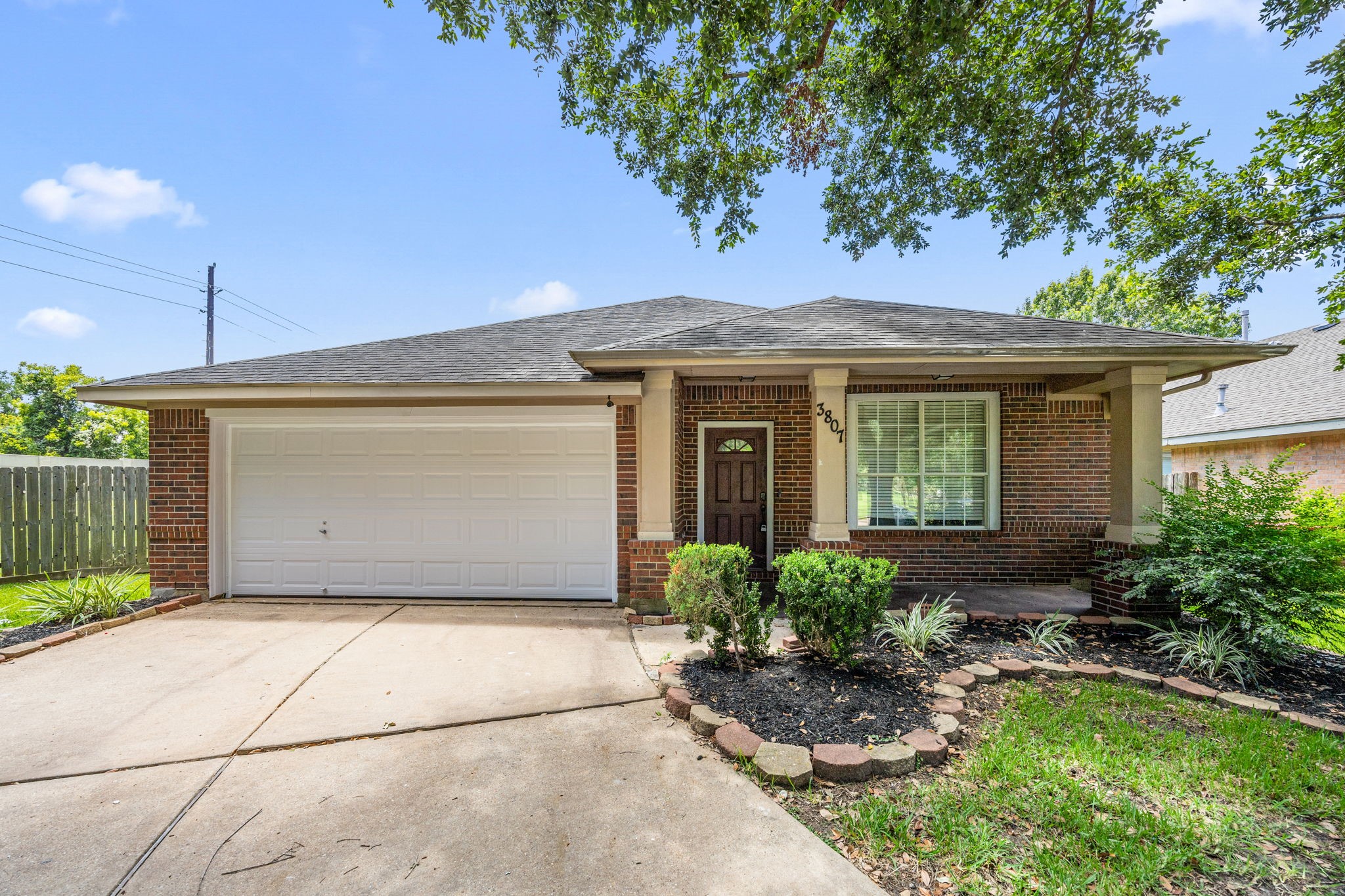 3807 Parade Ct Court Property Photo 2