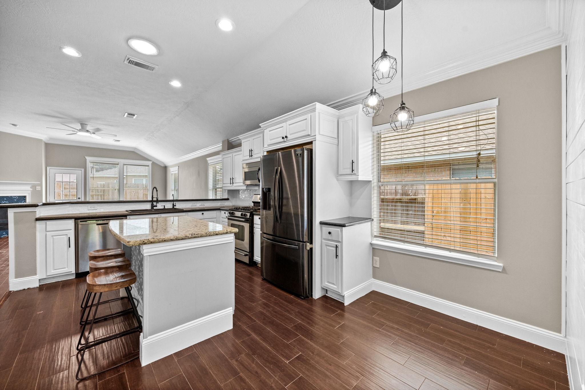 3807 Parade Ct Court Property Photo 10