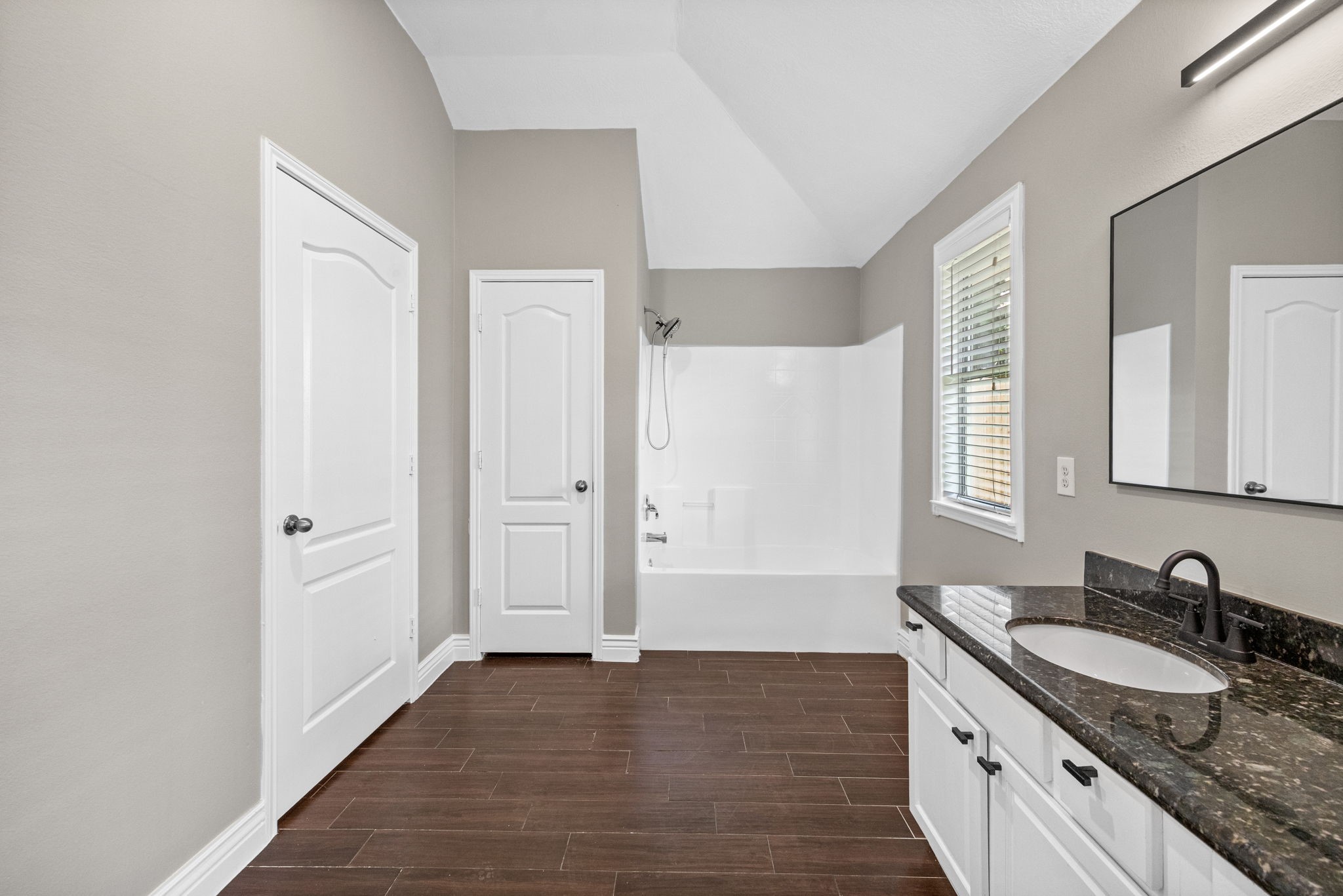 3807 Parade Ct Court Property Photo 25